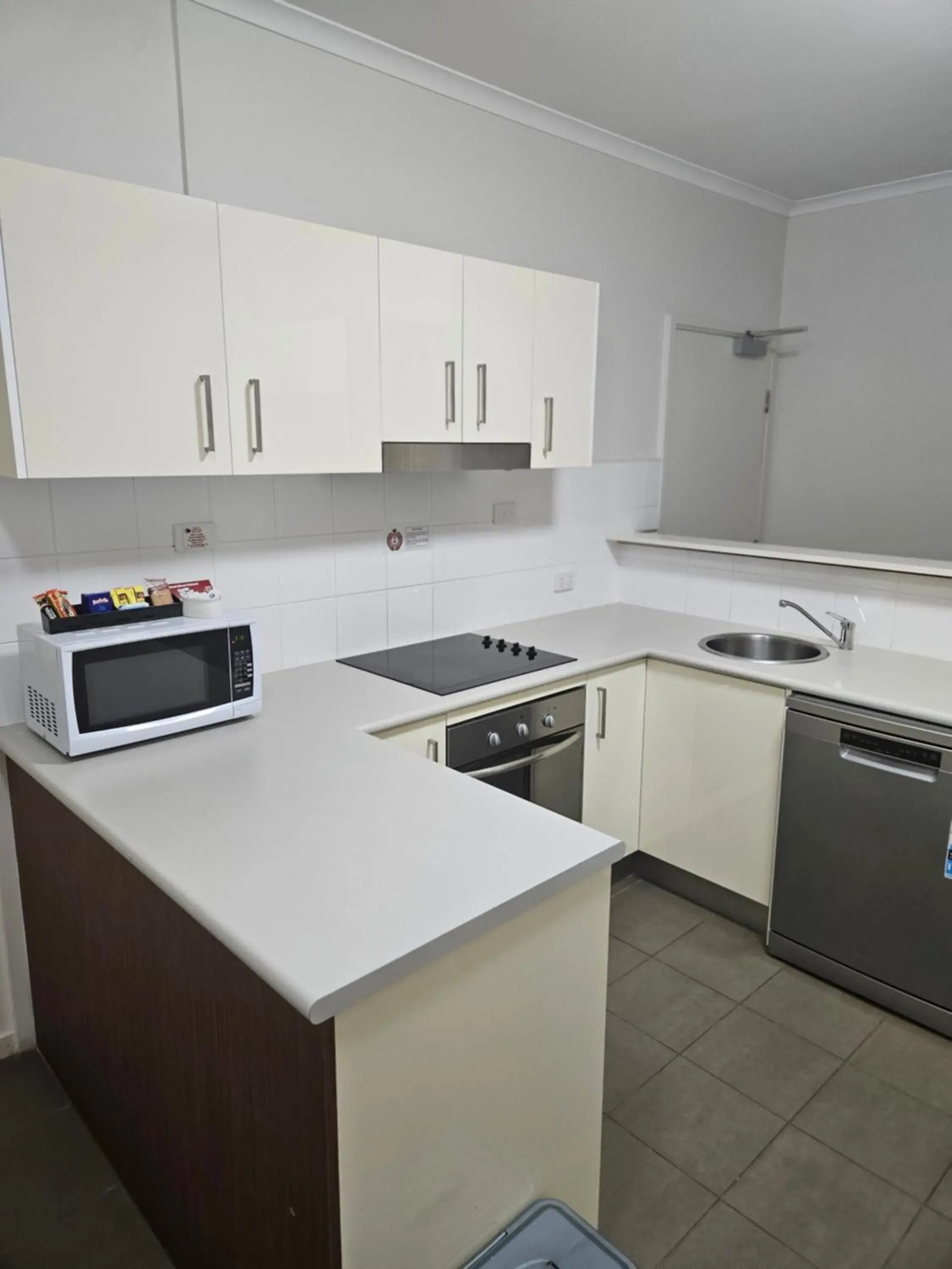 Kitchen or kitchenette in Gladstone City Central Apartment Hotel Official Kitchen or kitchenette in Gladstone City Central Apartment Hotel Official