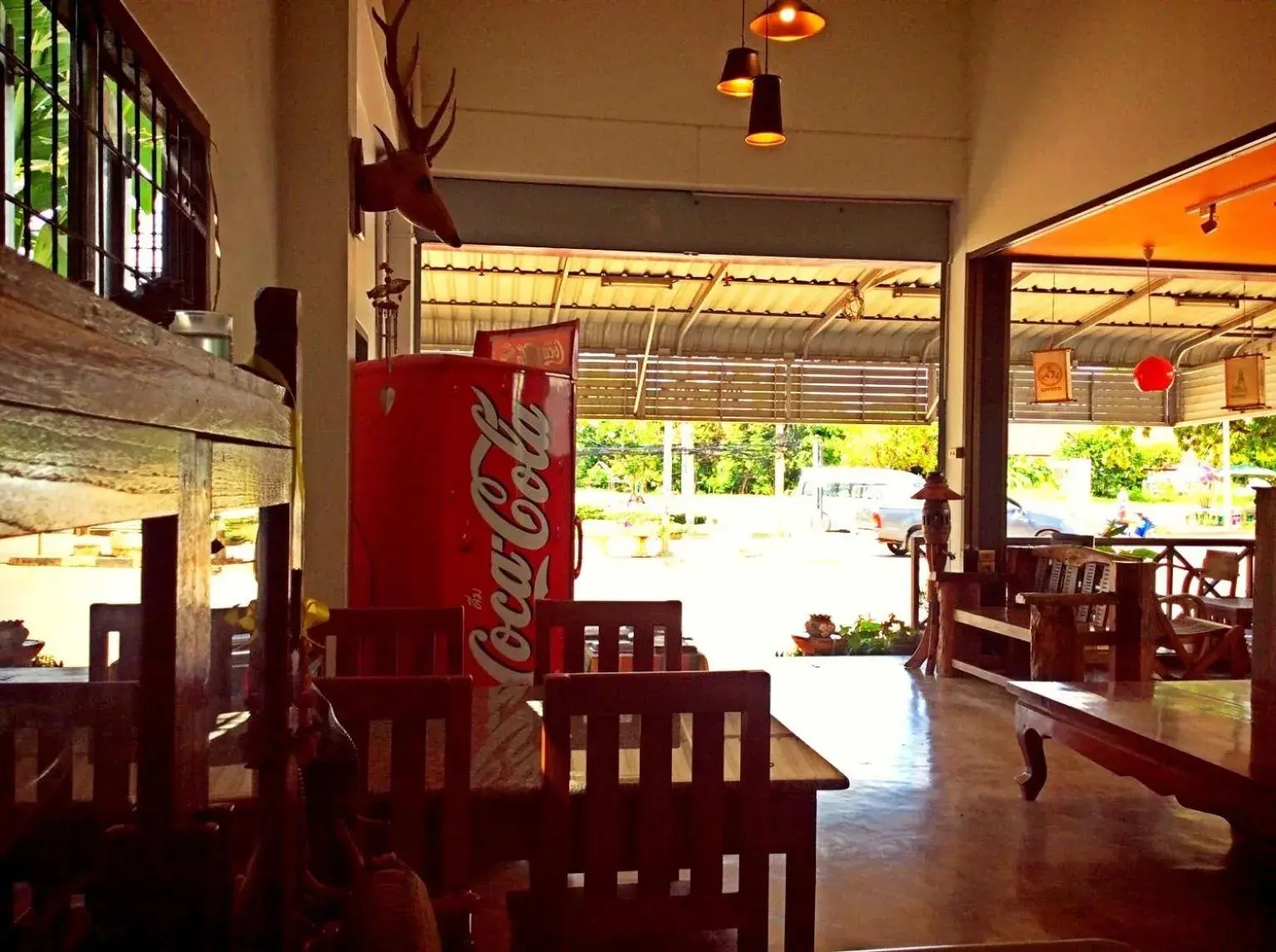 Restaurant/places to eat in EZ House Restaurant/places to eat in EZ House