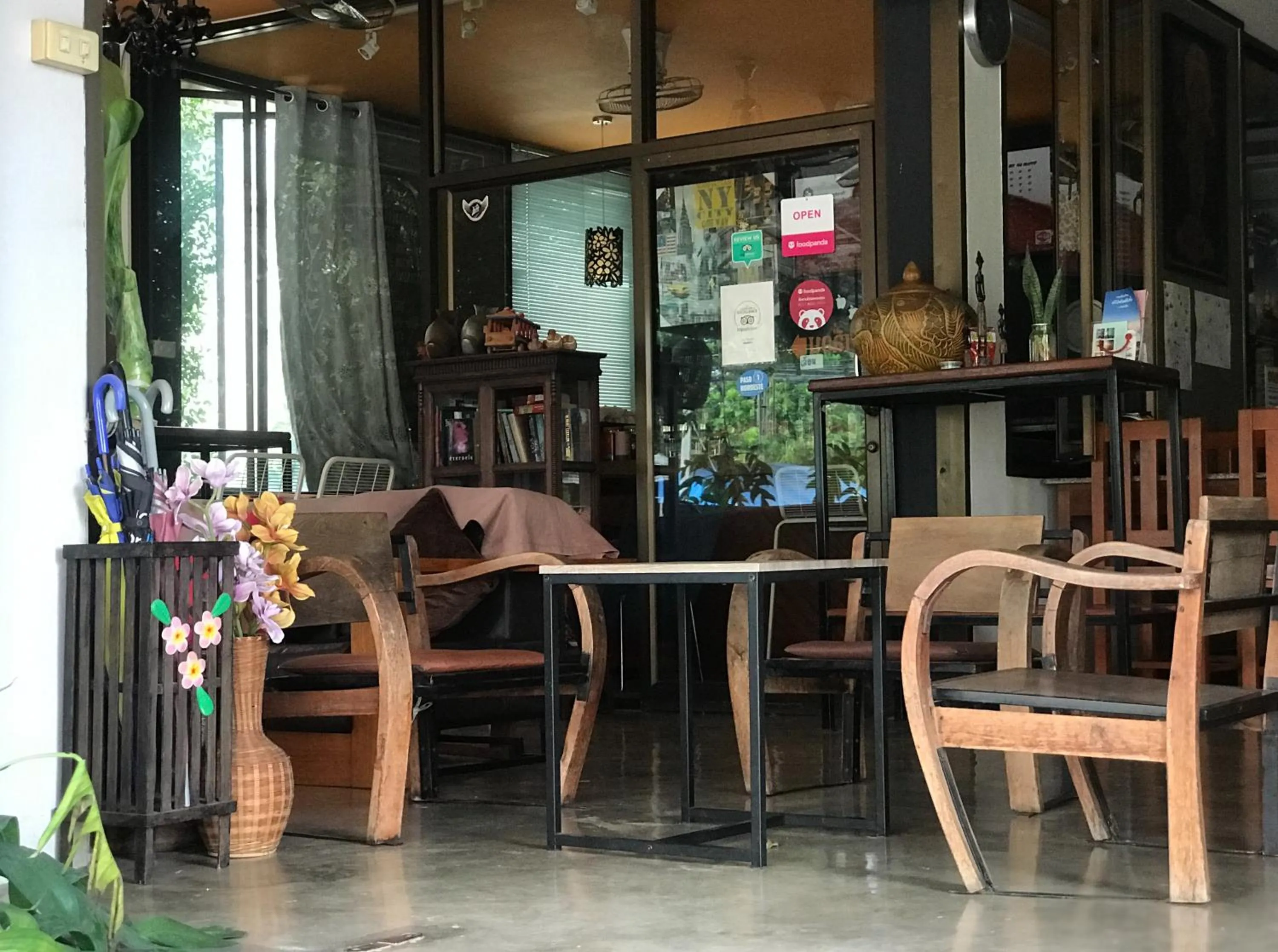 Lounge or bar in EZ House