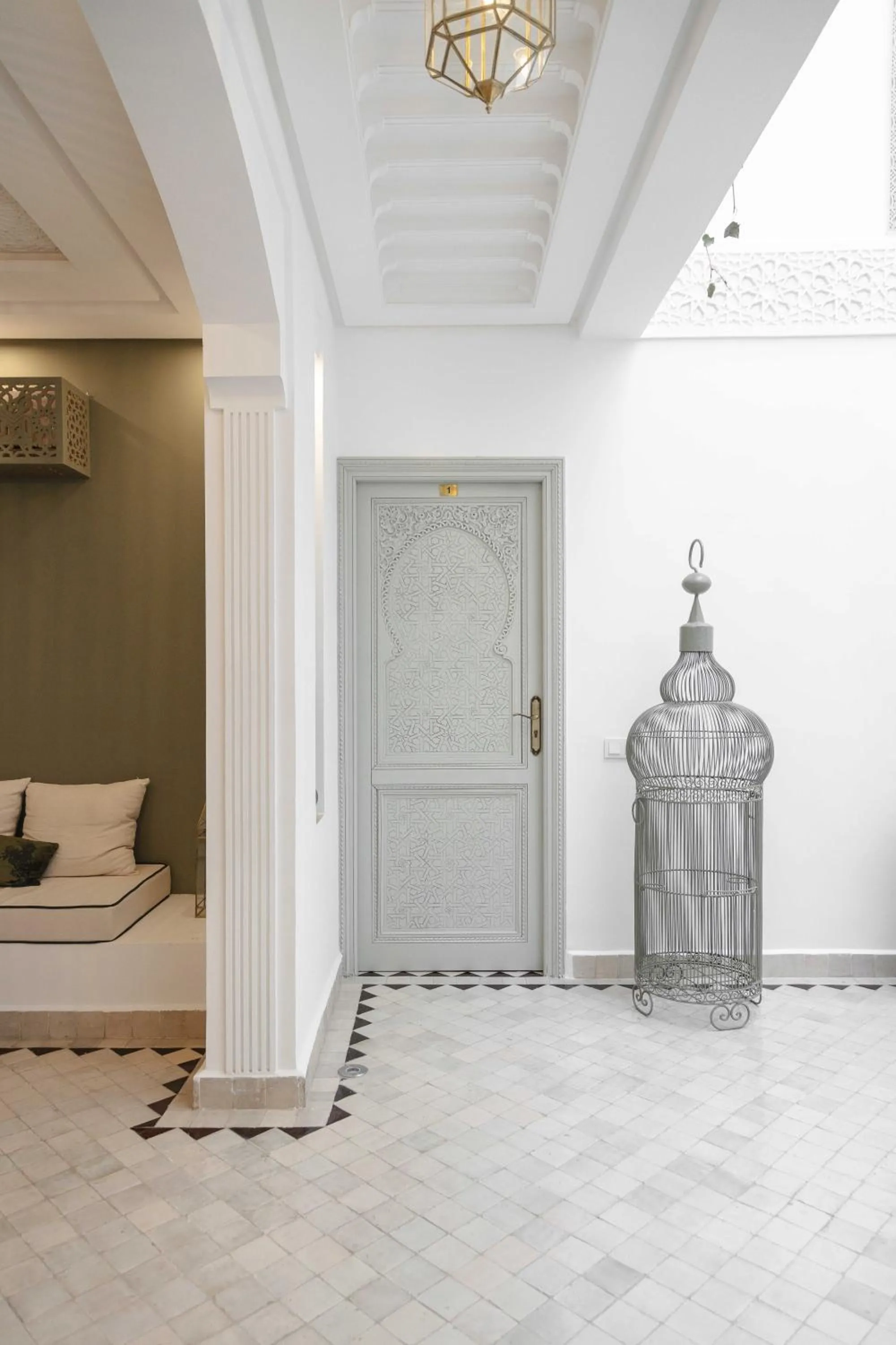 Inner courtyard view, Bed in Riad M17 - Hammam & Spa