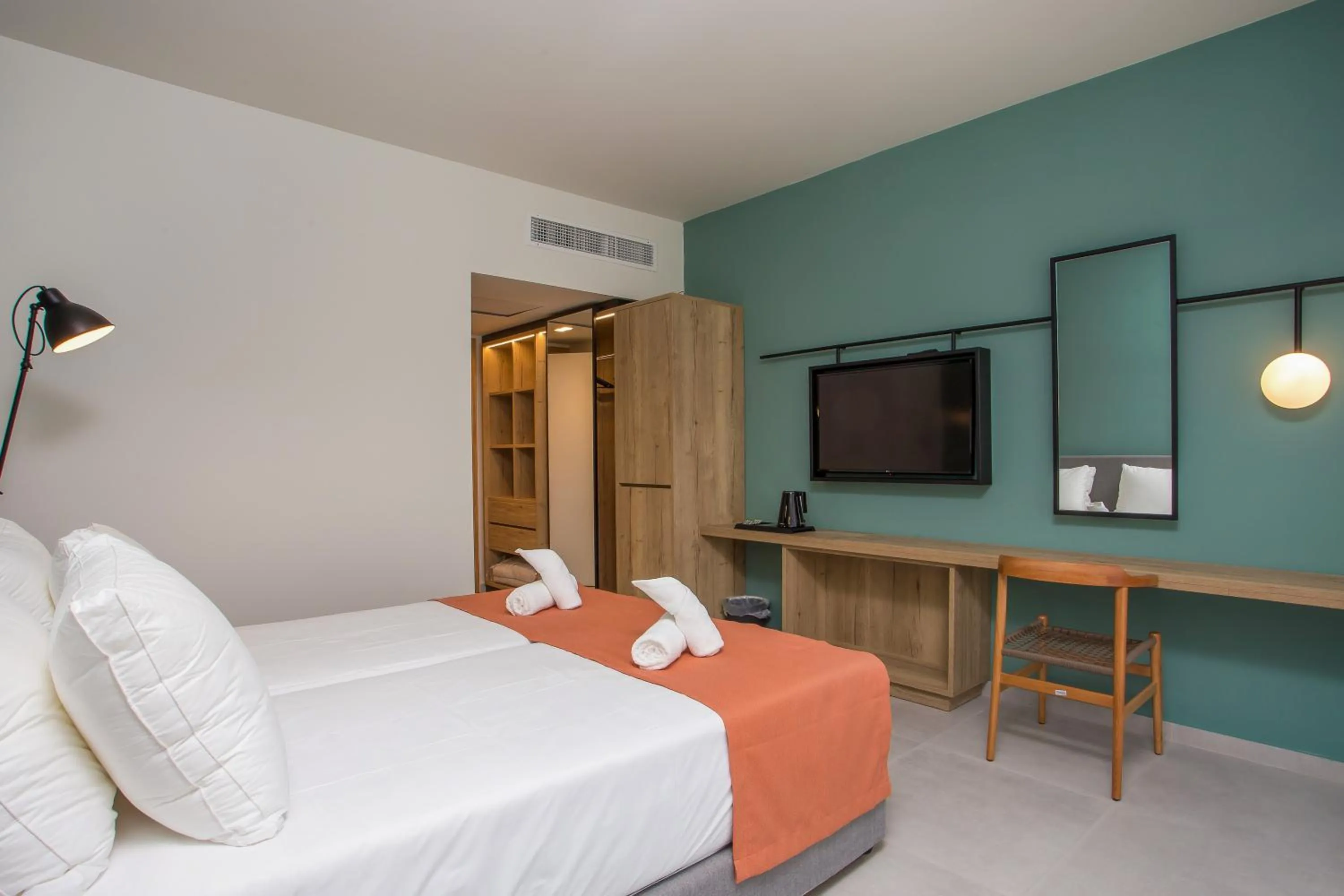 Bed in Mazoren Art Hotel