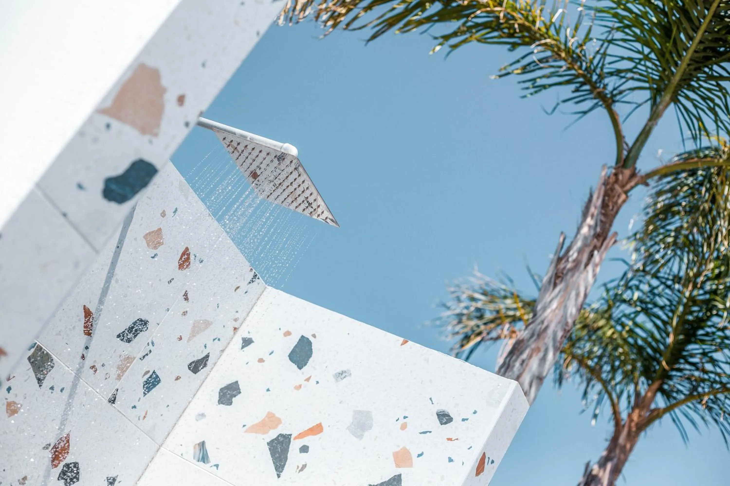 Swimming pool in Mazoren Art Hotel