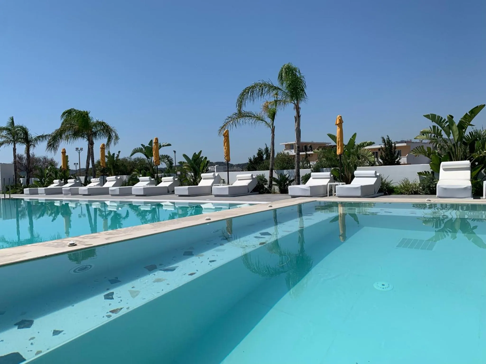 Swimming pool in Mazoren Art Hotel