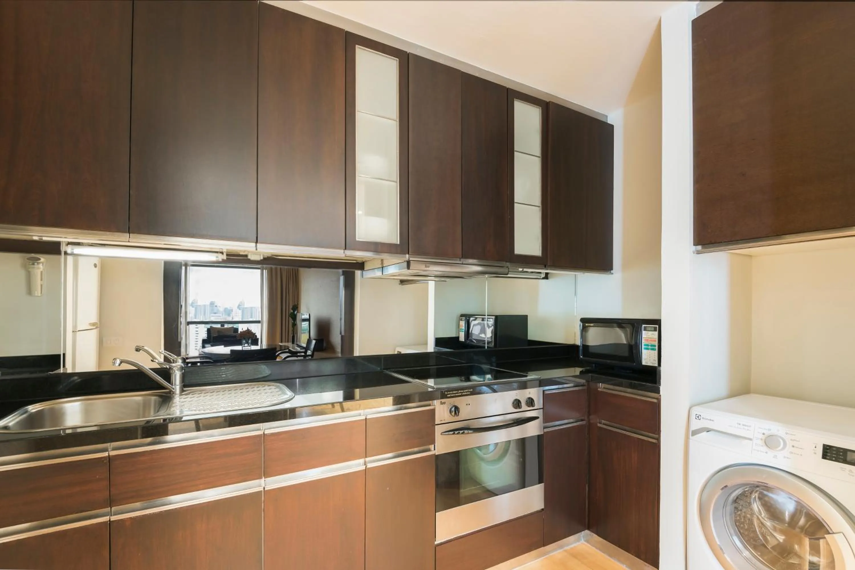 Kitchen or kitchenette in Emporium Suites by Chatrium