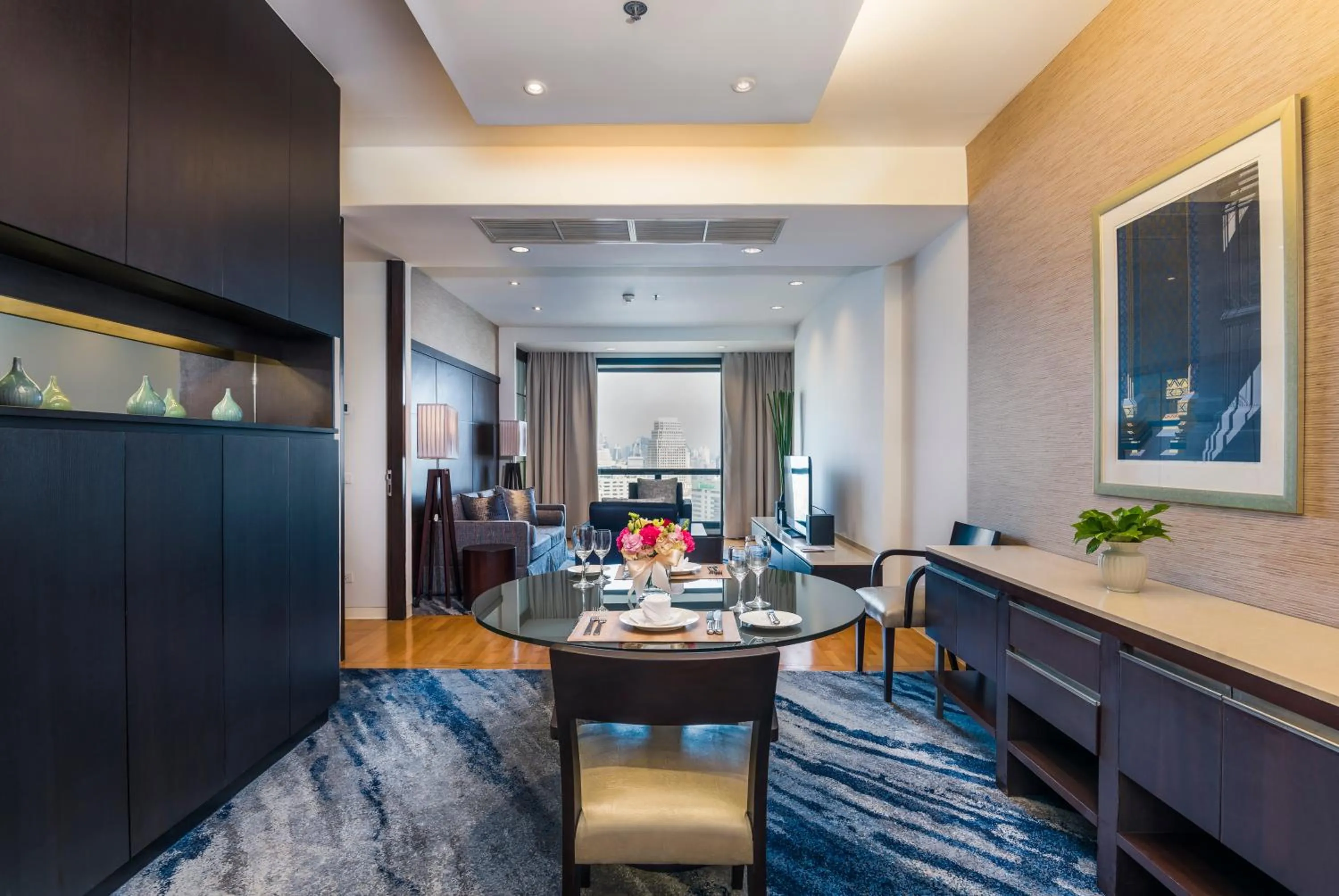 TV and multimedia in Emporium Suites by Chatrium