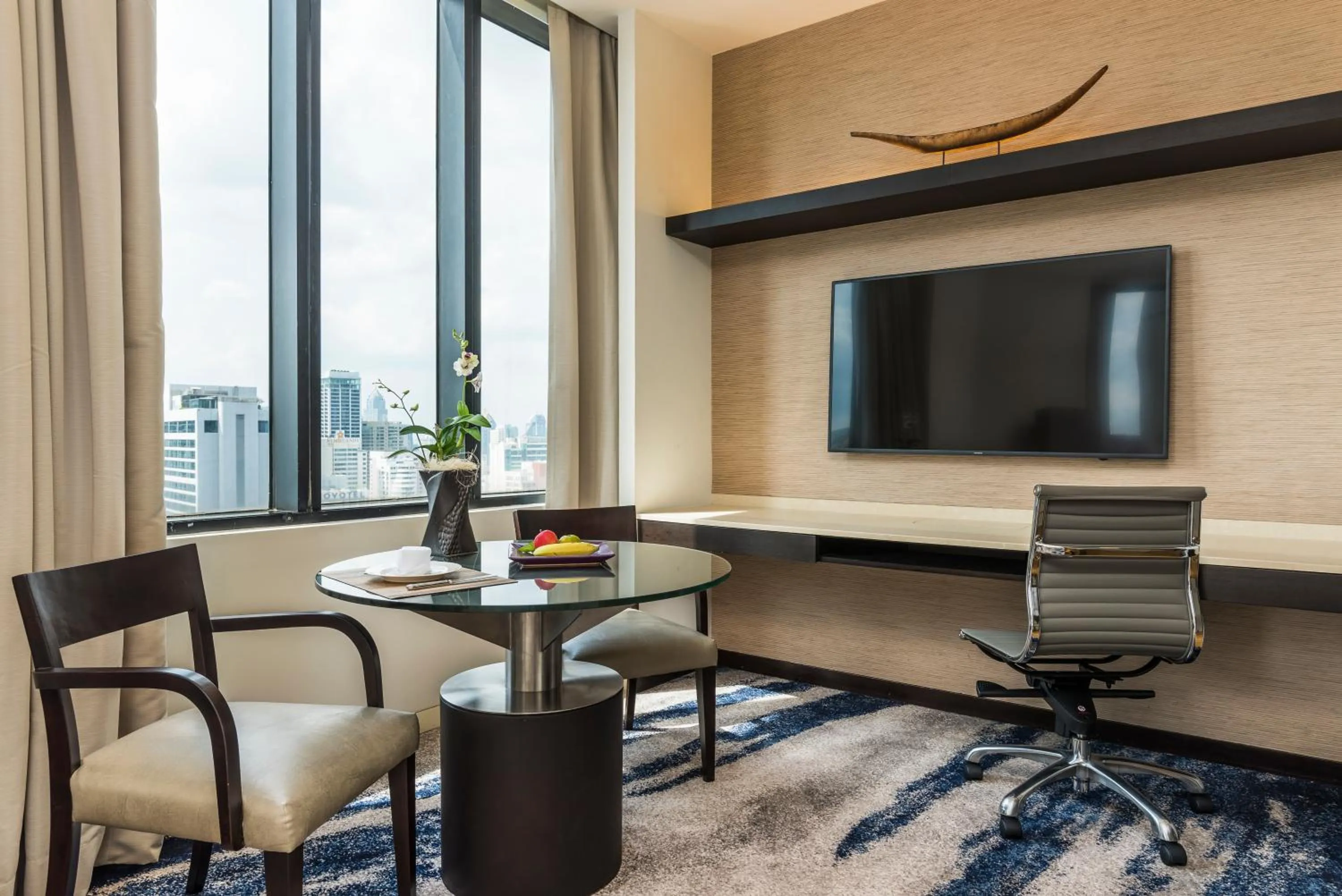 TV and multimedia in Emporium Suites by Chatrium
