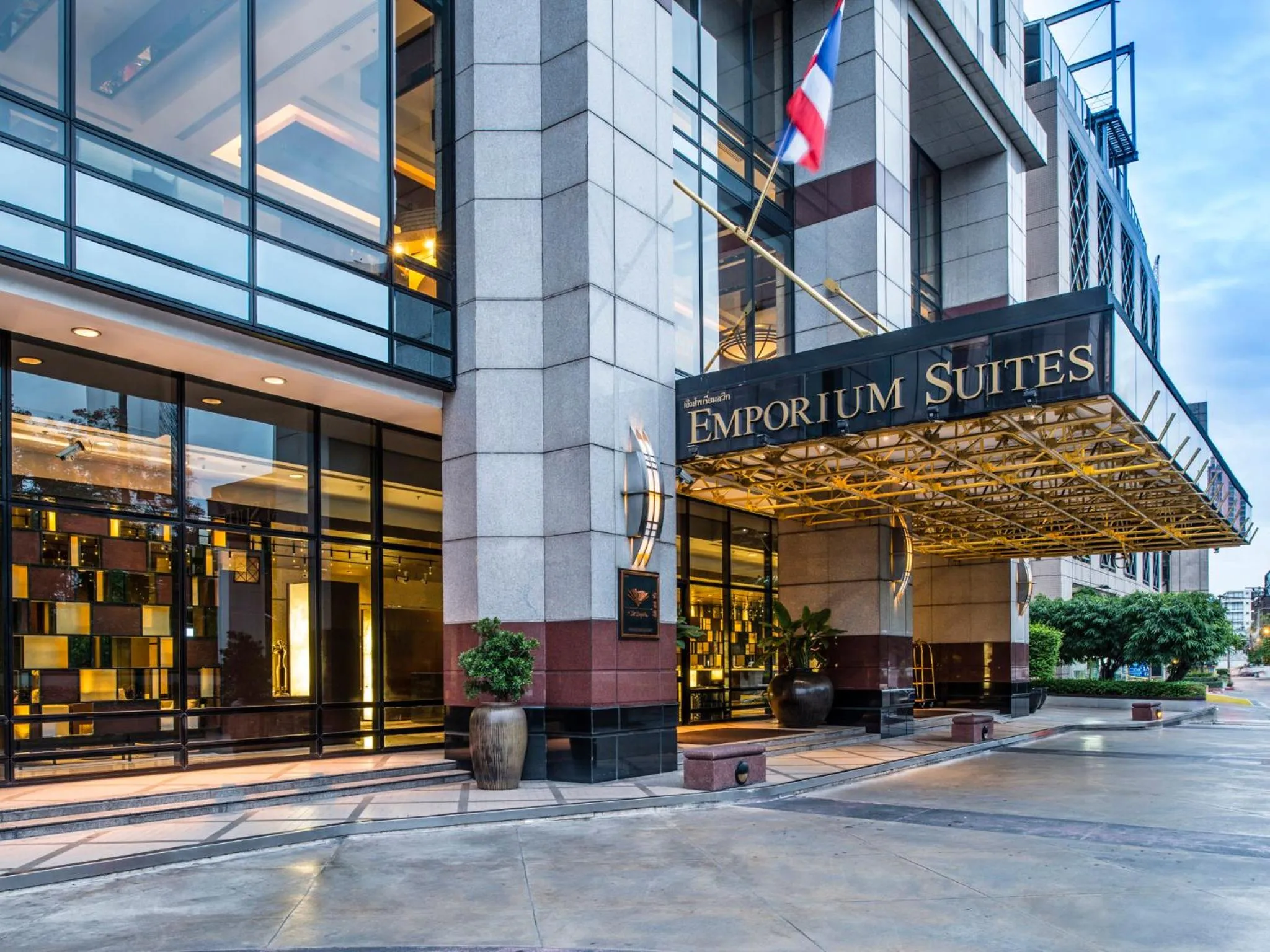 Facade/entrance in Emporium Suites by Chatrium