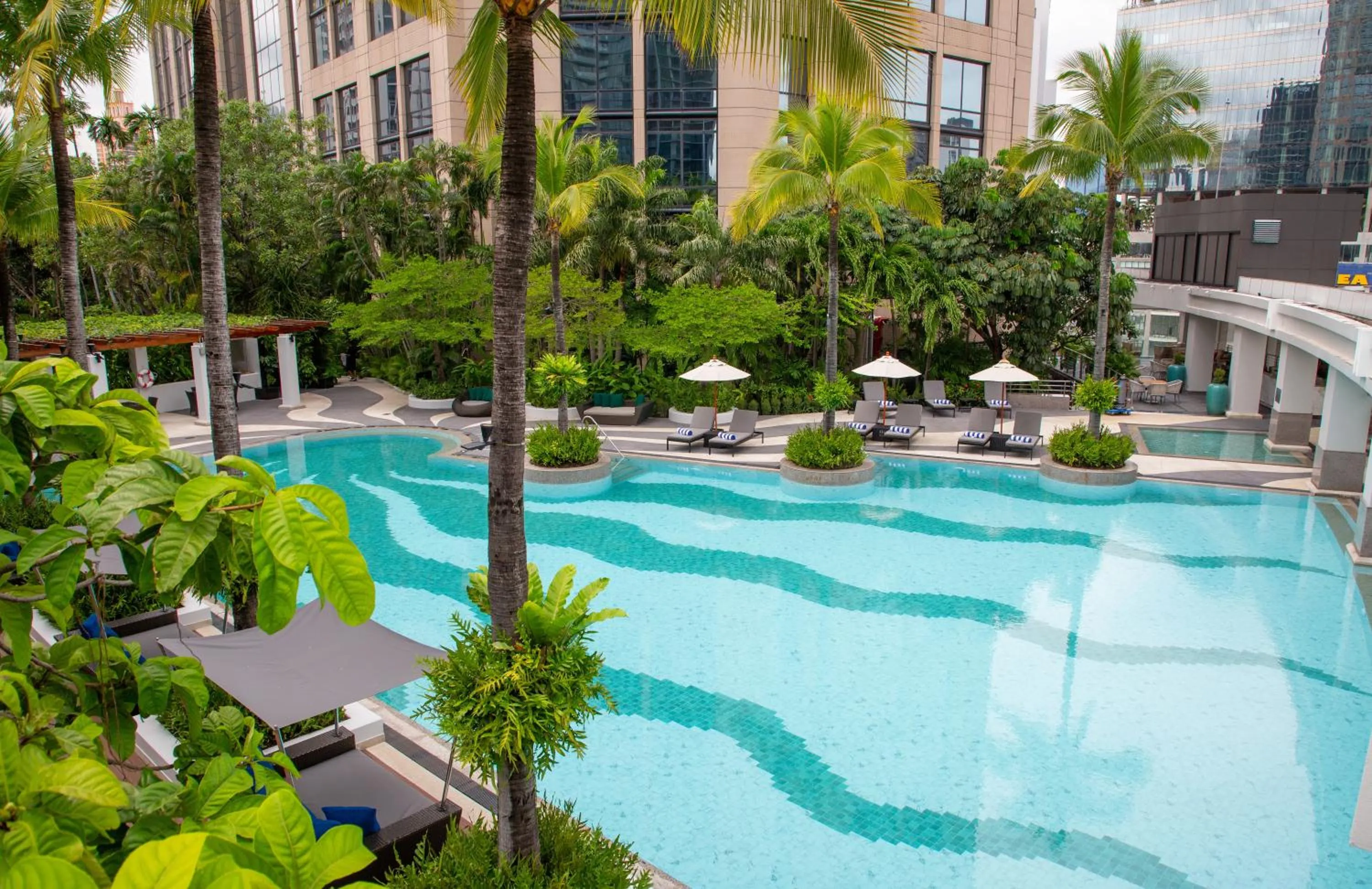 Swimming pool in Emporium Suites by Chatrium