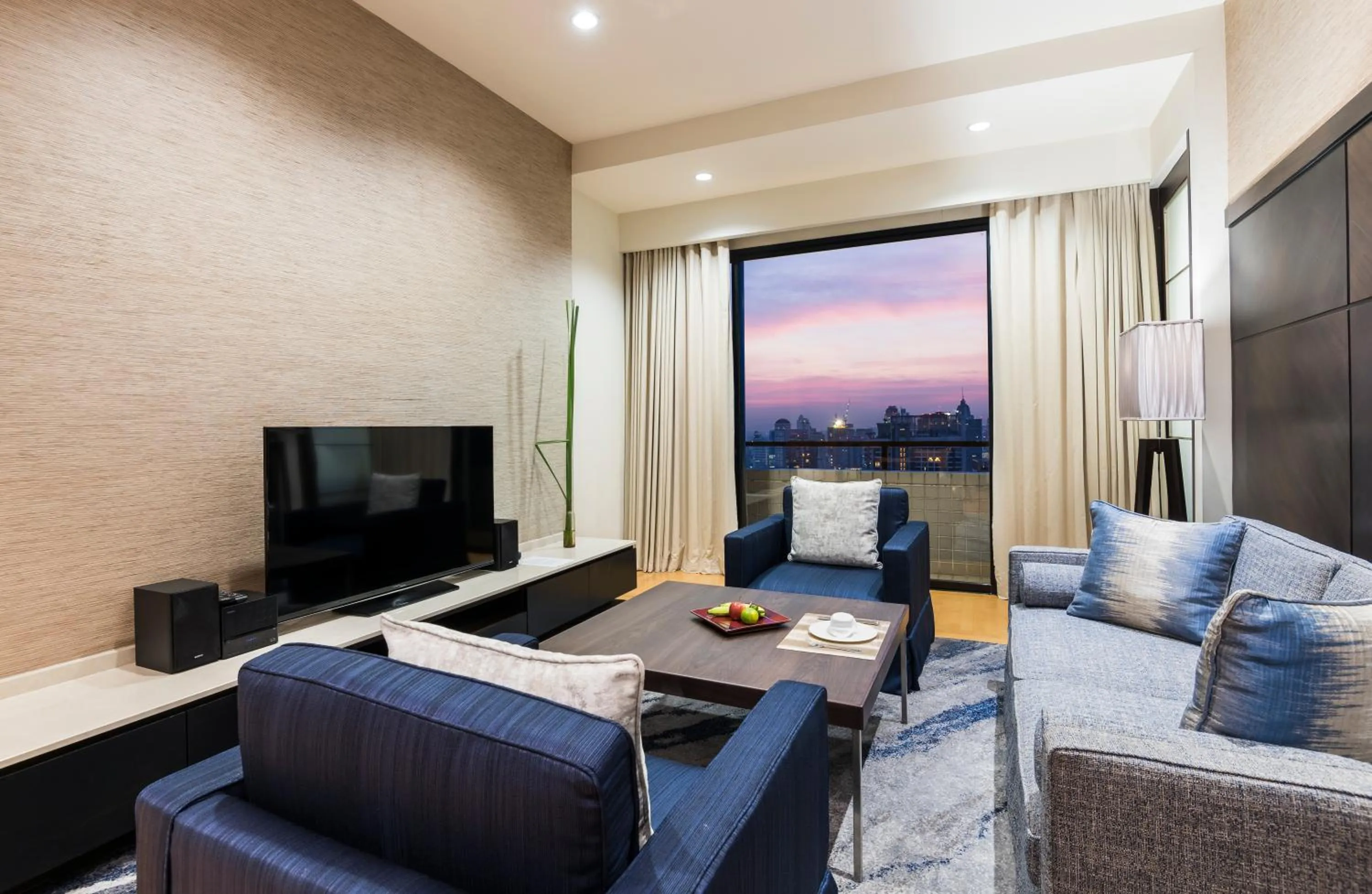 TV and multimedia in Emporium Suites by Chatrium