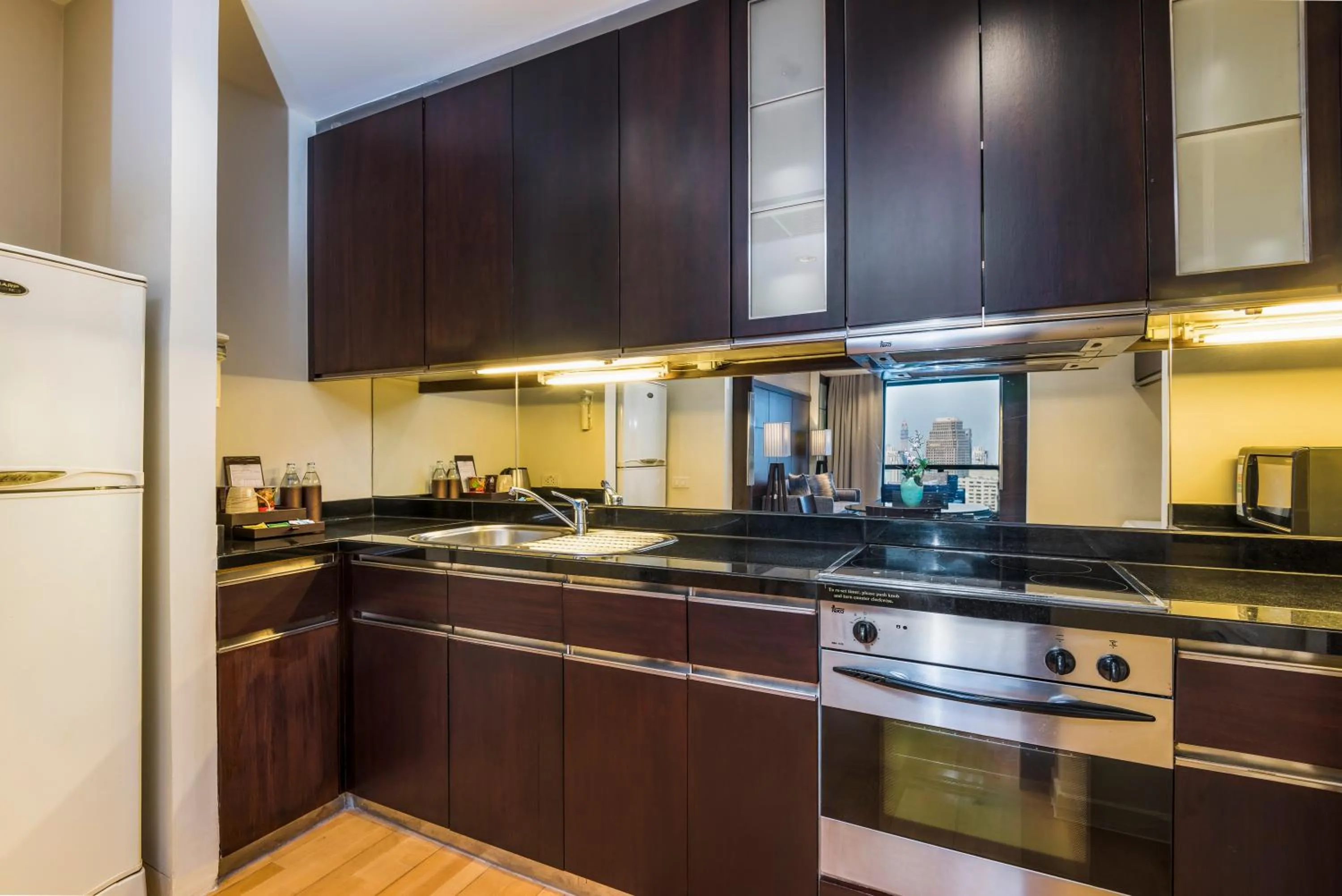 Kitchen or kitchenette in Emporium Suites by Chatrium