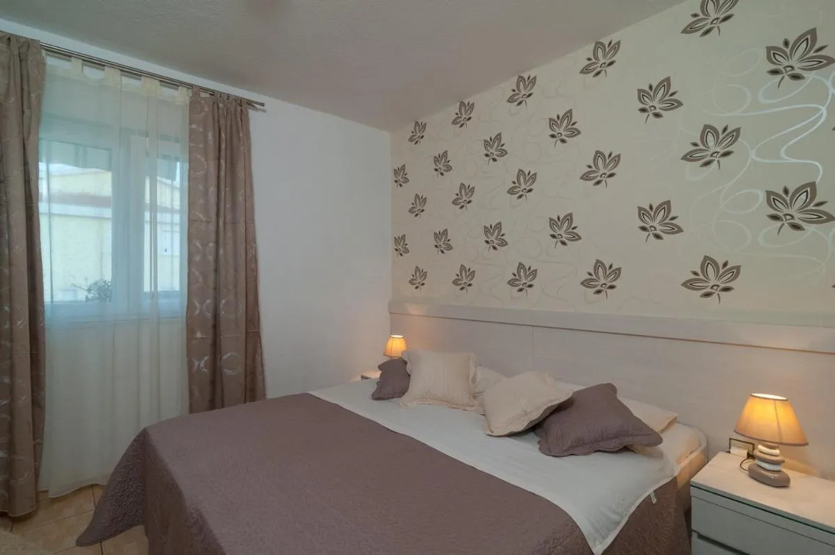 Bed in Villa Koludrovac