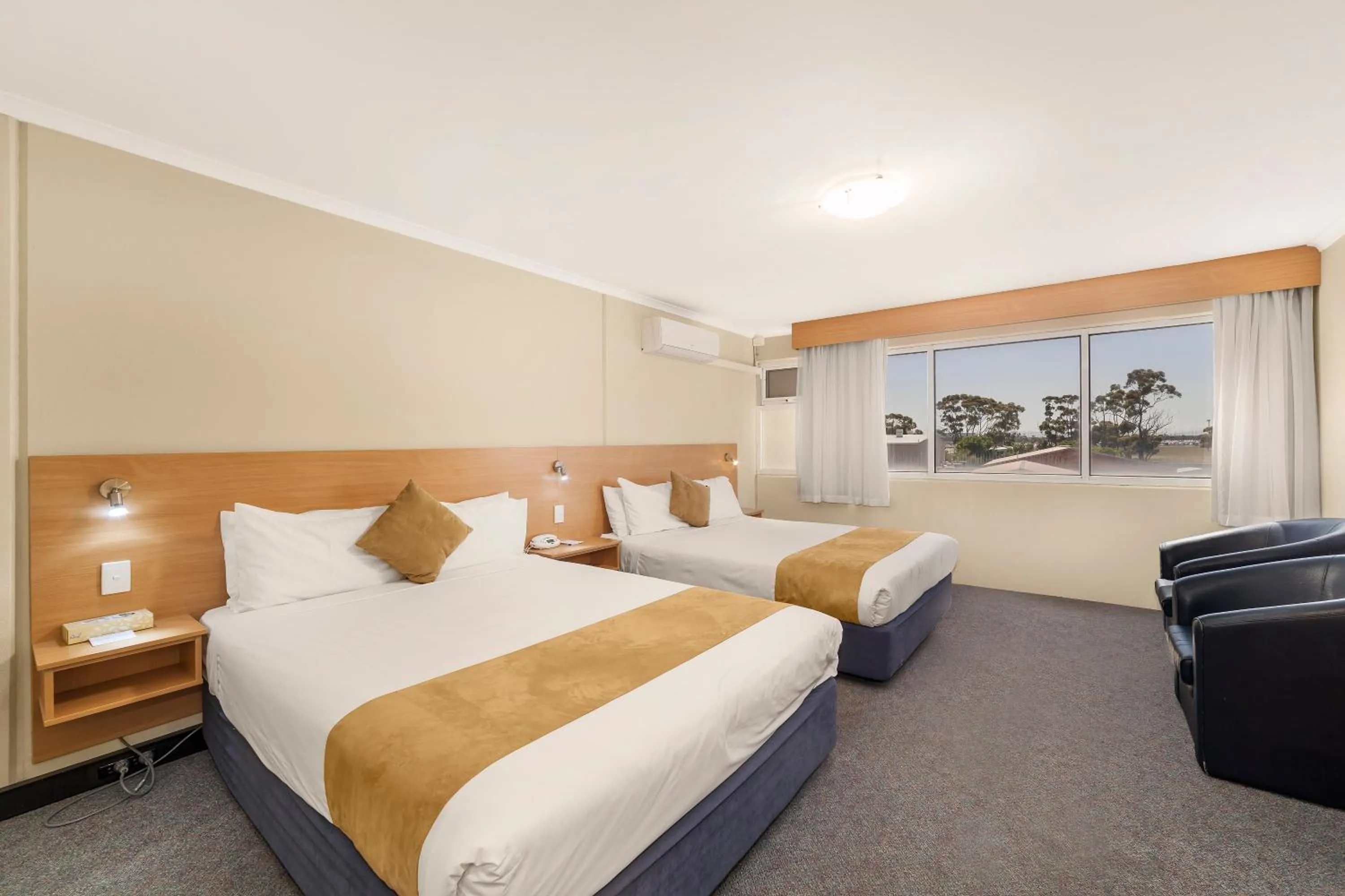 Bedroom, Bed in Ciloms Airport Lodge Melbourne Airport