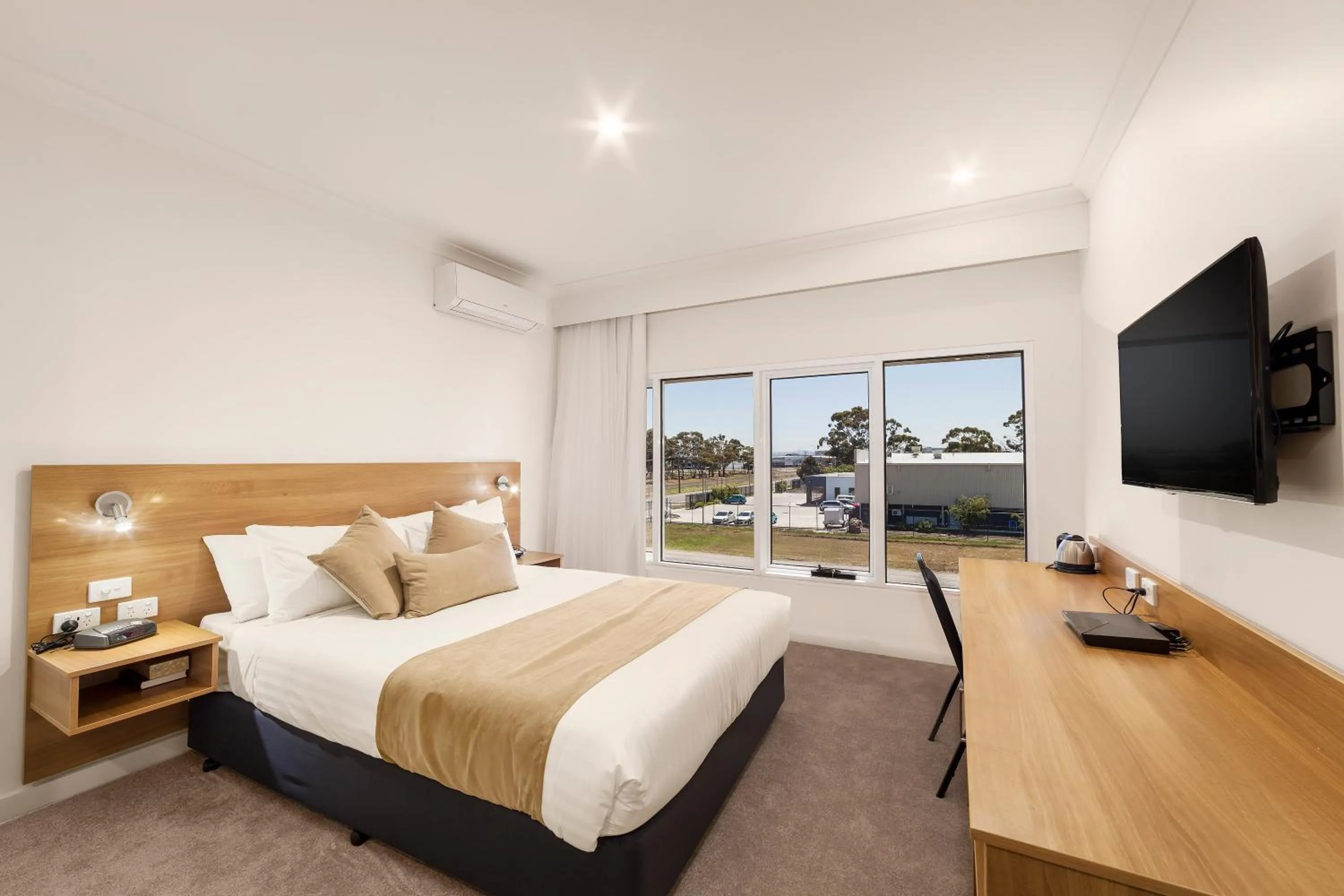 Bedroom, Bed in Ciloms Airport Lodge Melbourne Airport
