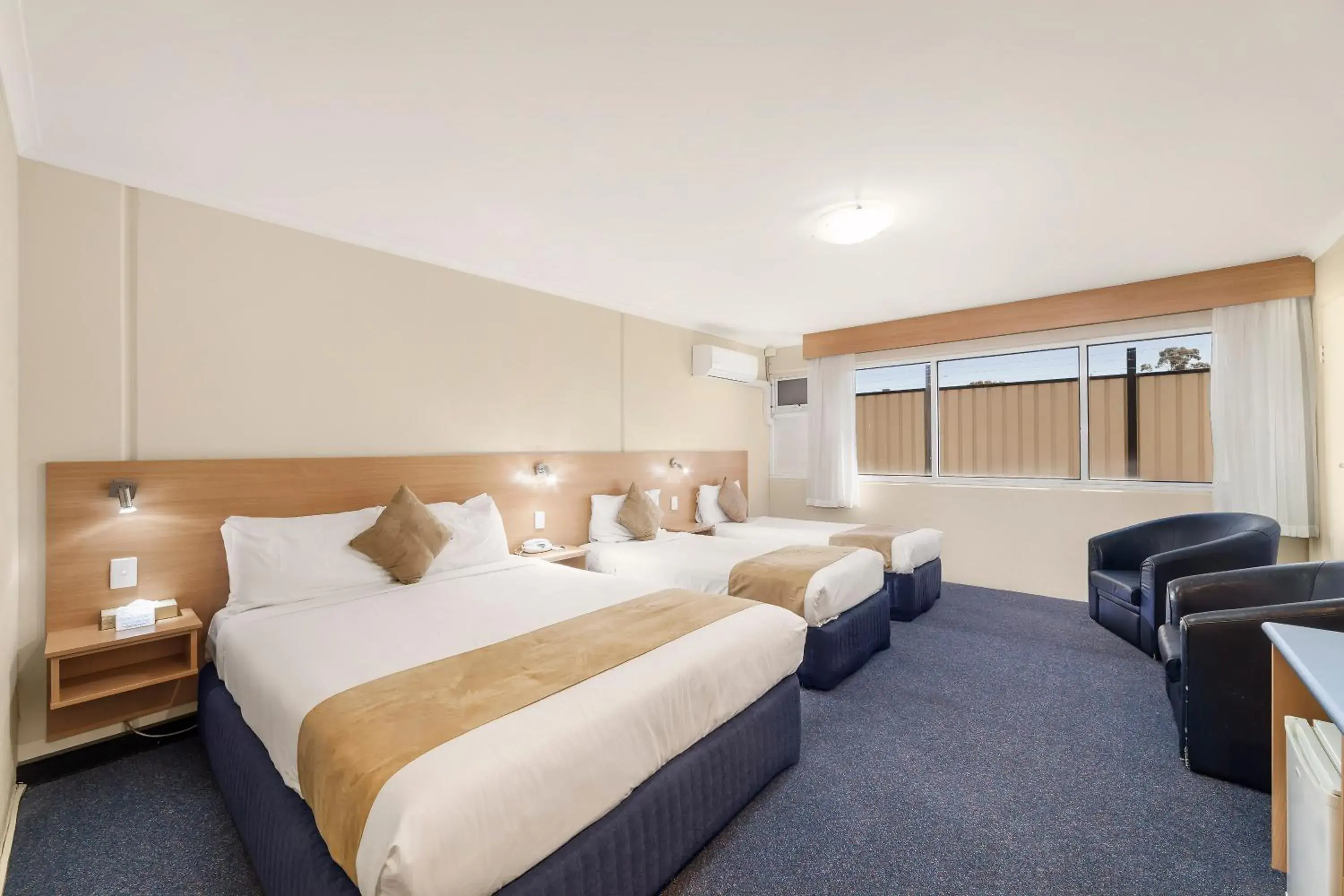 Triple Room in Ciloms Airport Lodge Melbourne Airport Triple Room in Ciloms Airport Lodge Melbourne Airport