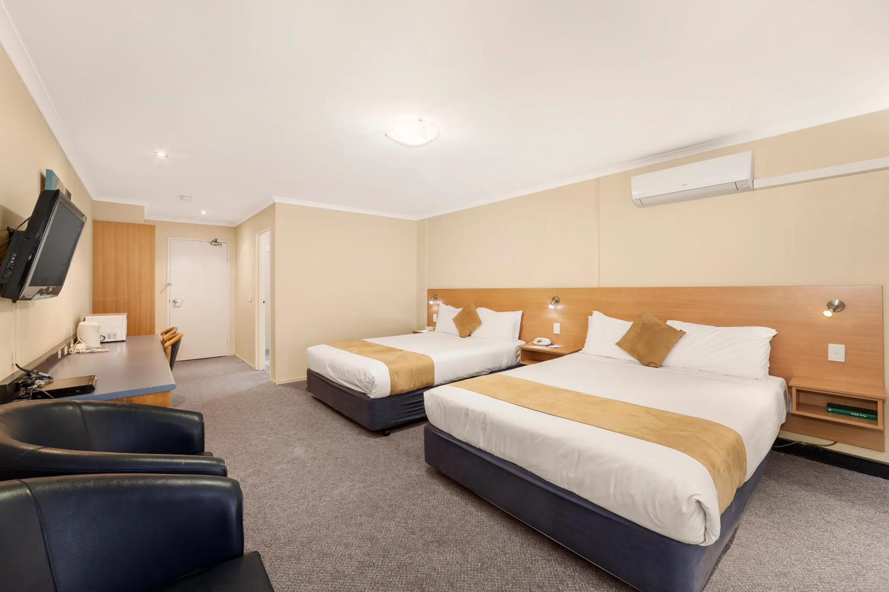 Bedroom, Bed in Ciloms Airport Lodge Melbourne Airport