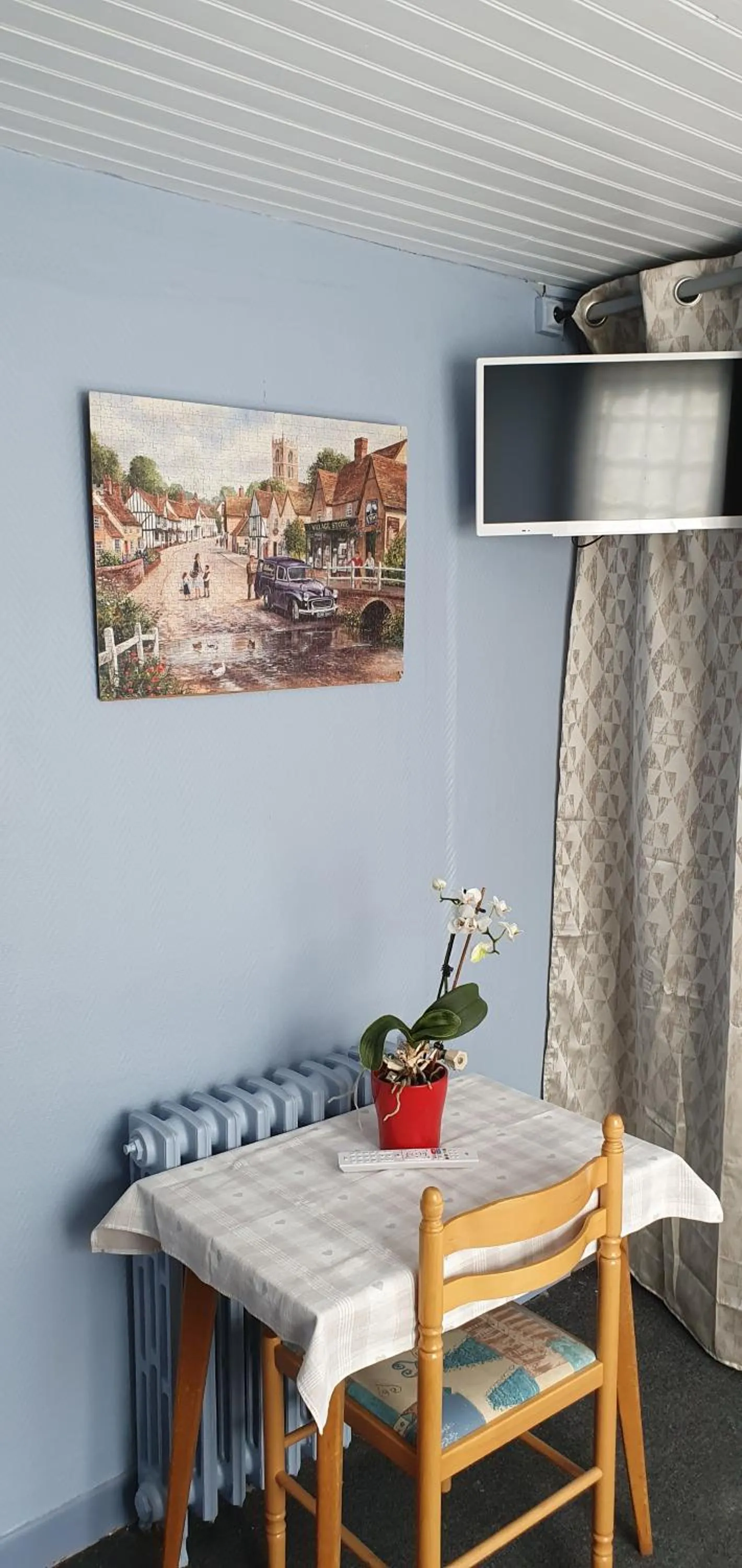 TV and multimedia in Hôtel les Deux Cols