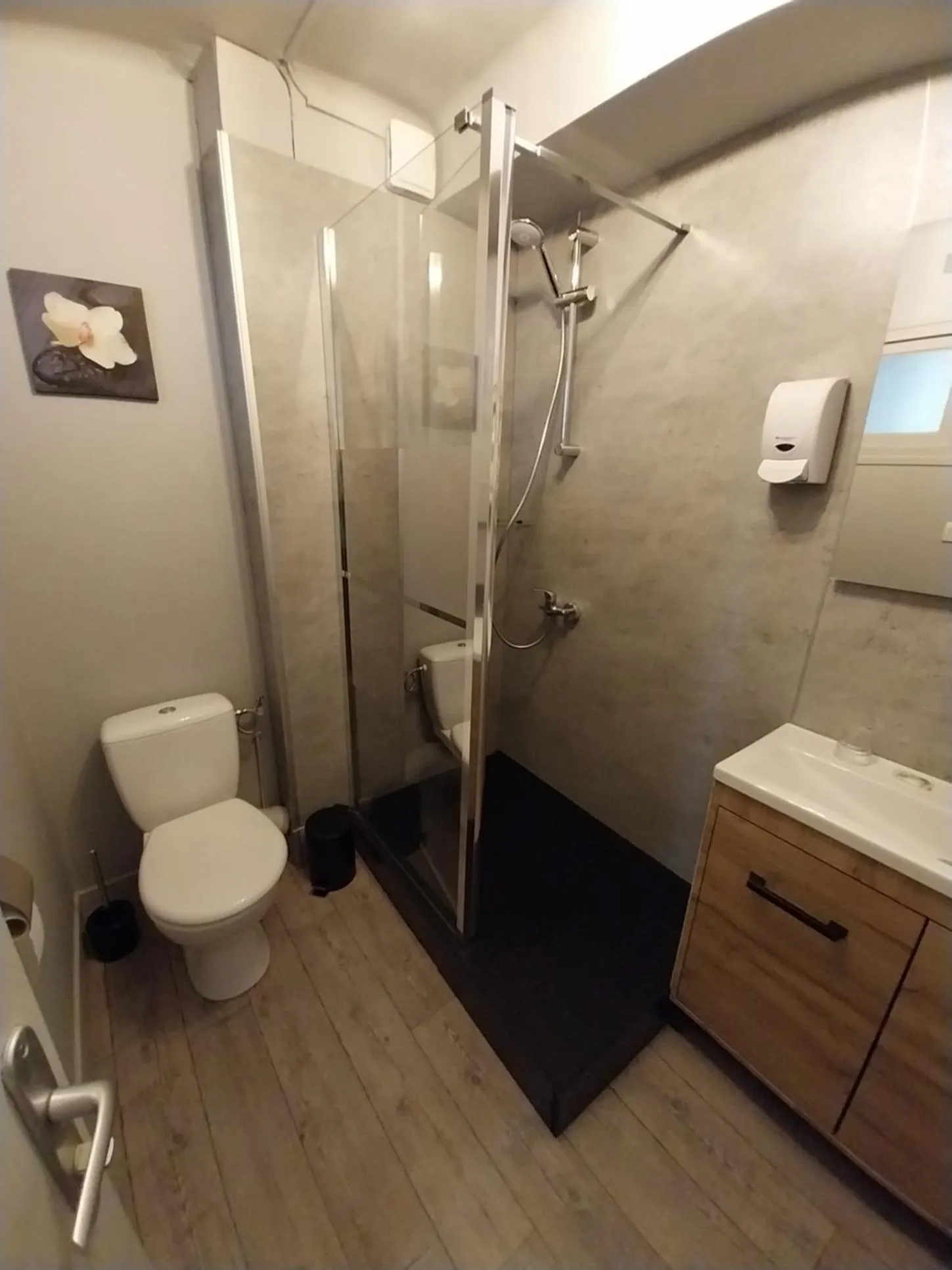 Shower in Hôtel les Deux Cols