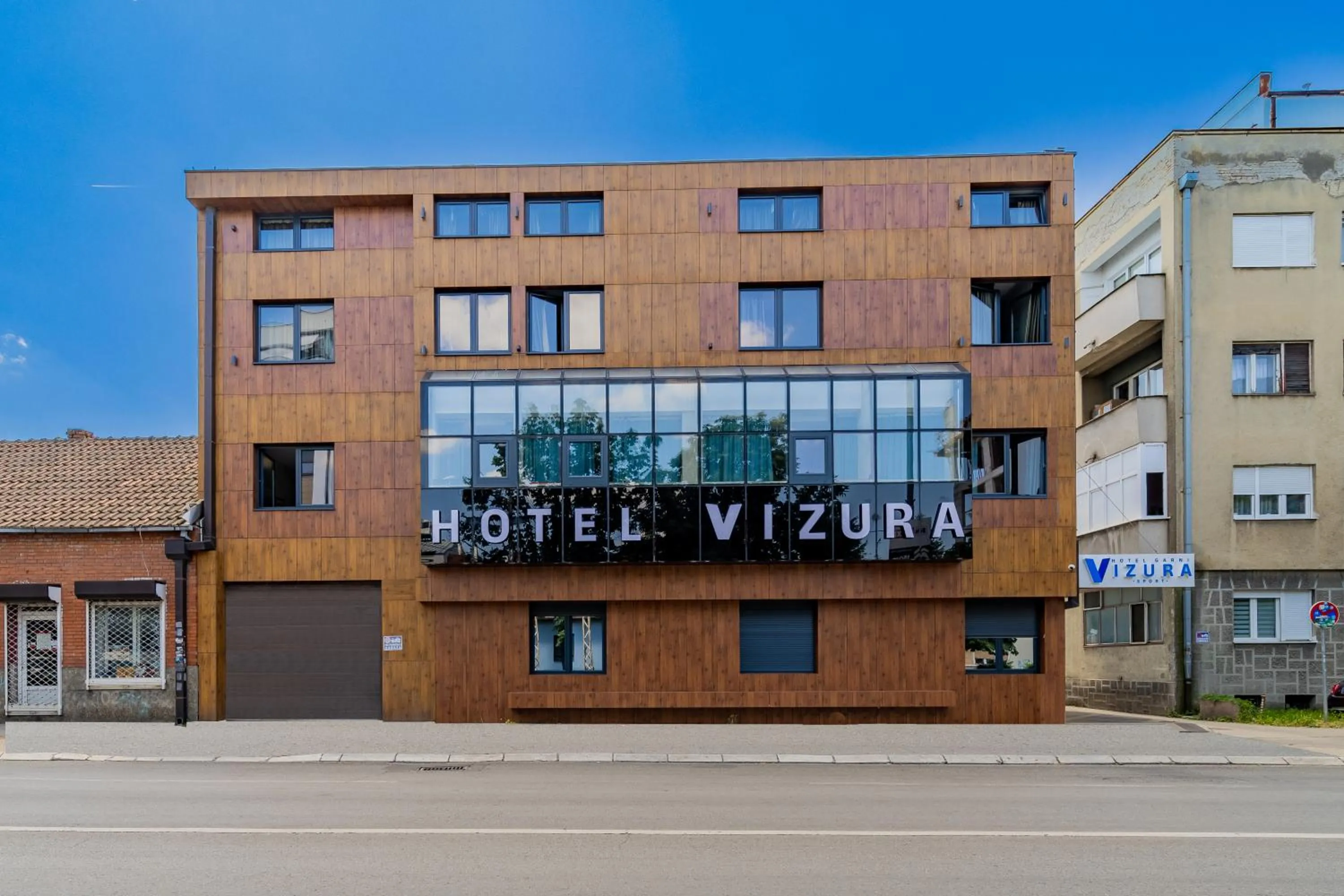 Property building in Hotel Garni VIZURA Sport