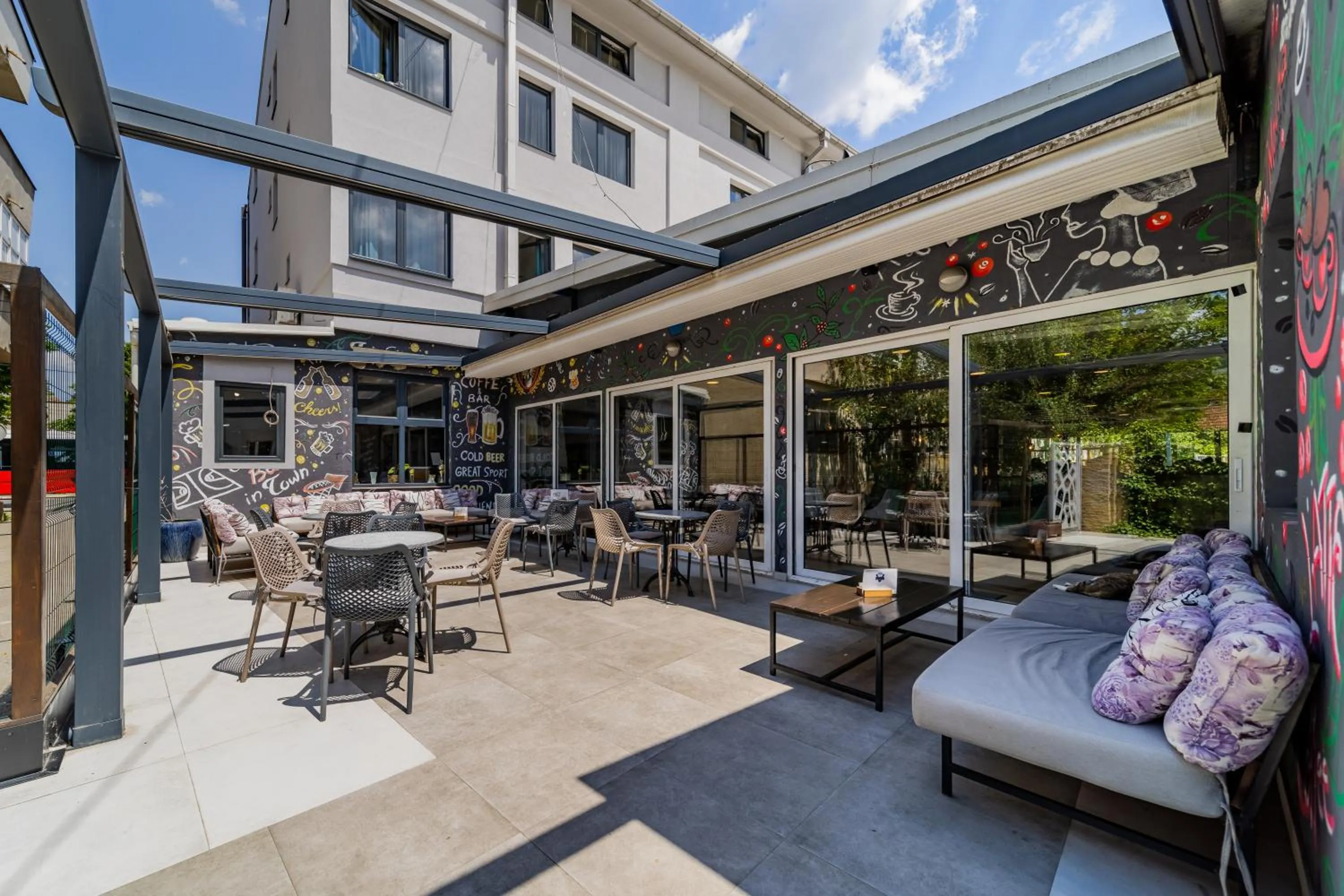 Restaurant/places to eat in Hotel Garni VIZURA Sport