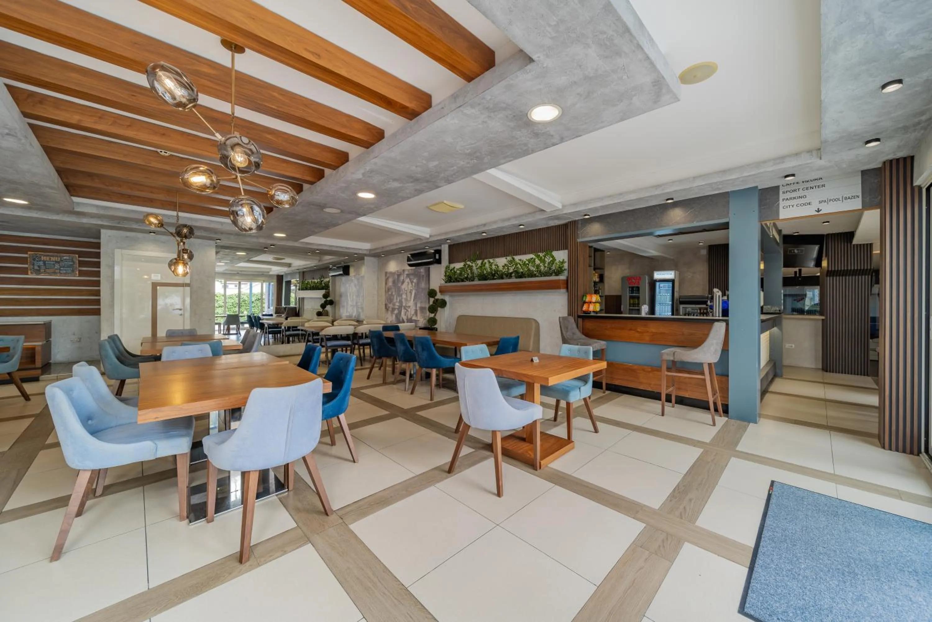 Restaurant/places to eat in Hotel Garni VIZURA Sport