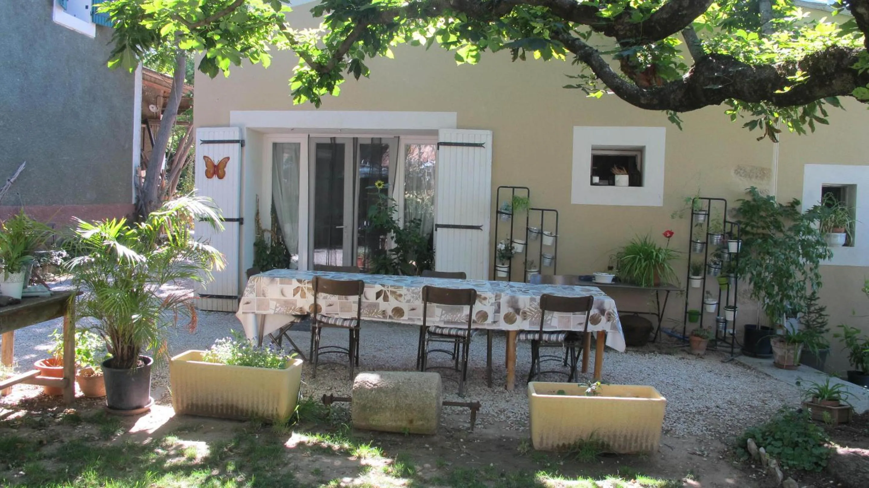 Property building in Lou Cardalines