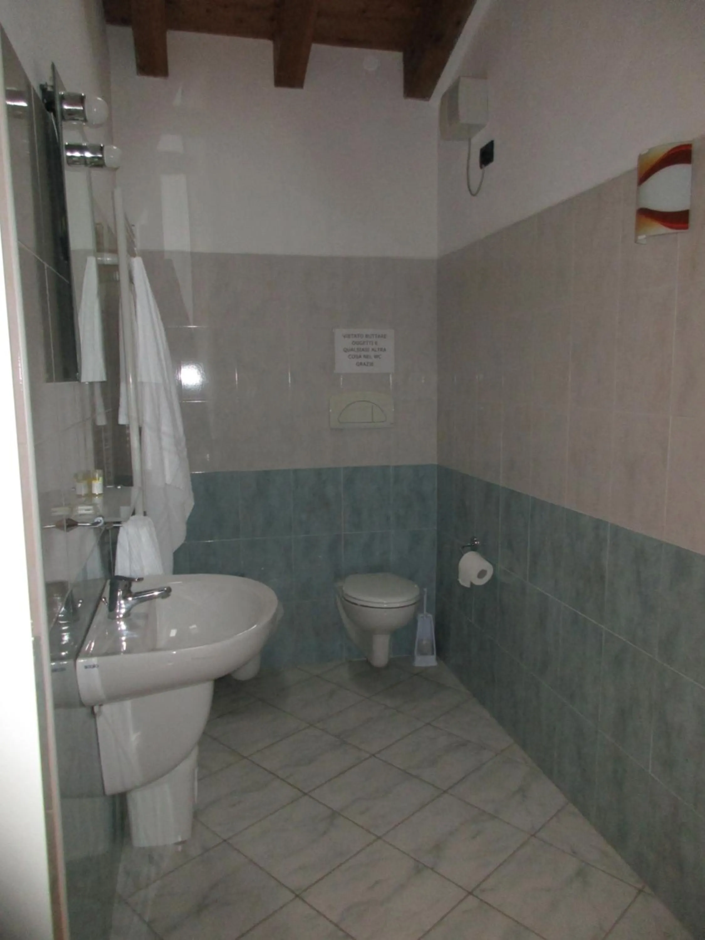 Bathroom in Agriturismo Rocca Dei Marchesi