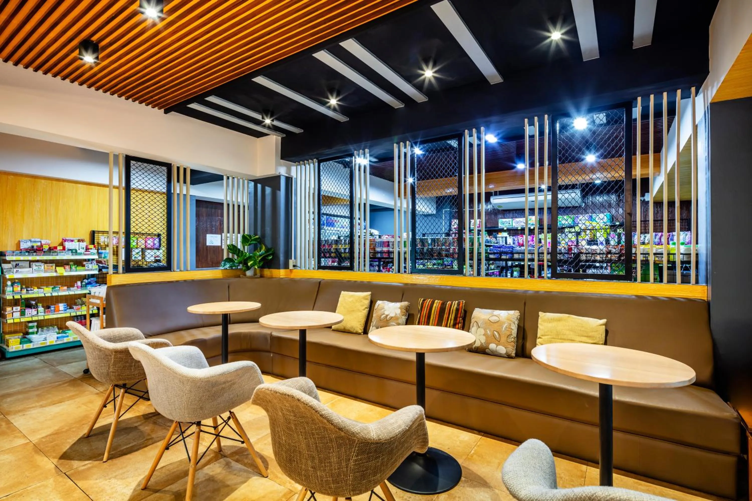 Communal lounge/ TV room in Penyos Service Apartment