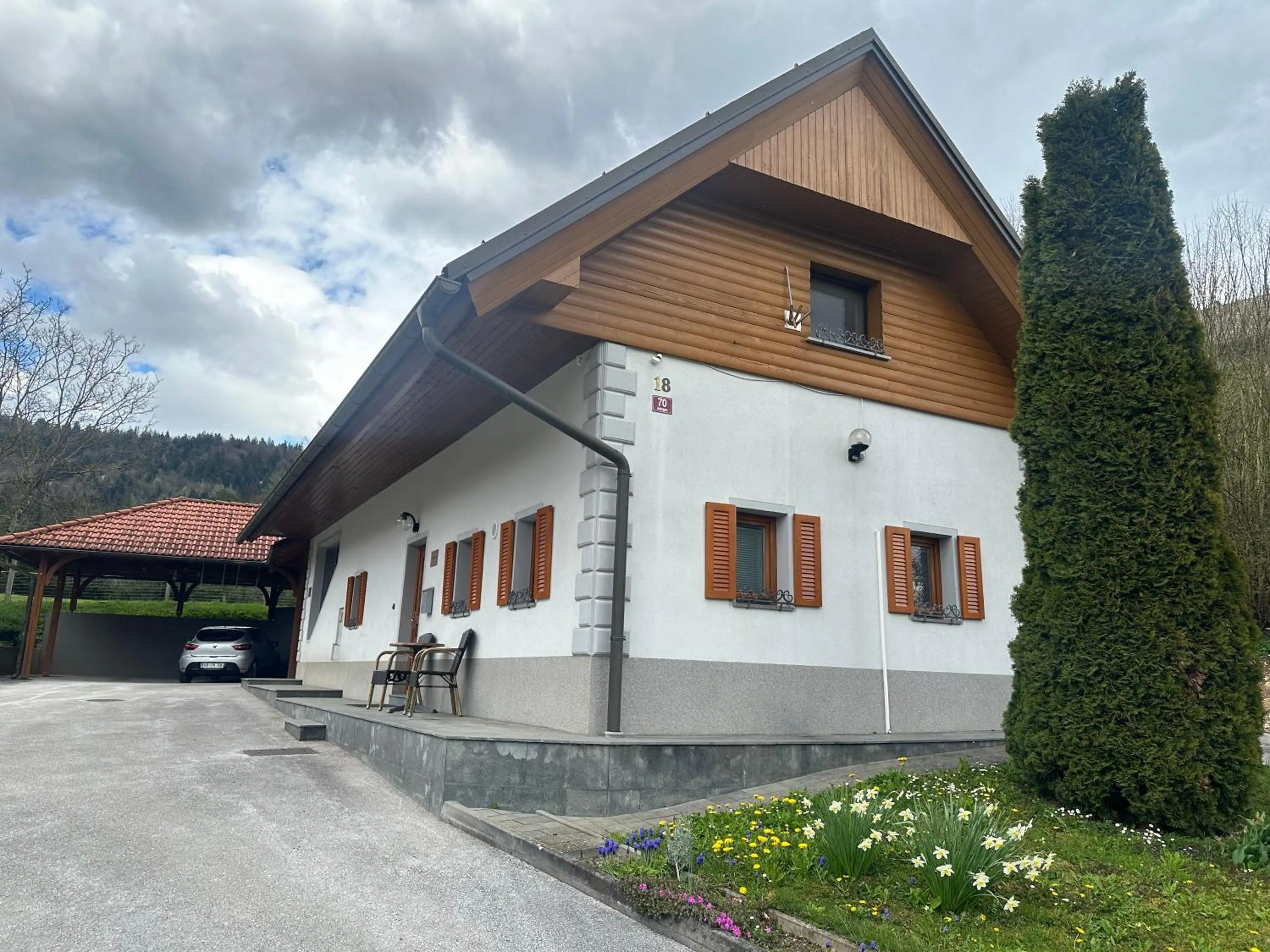 Domačija Vodnik & Apartments
