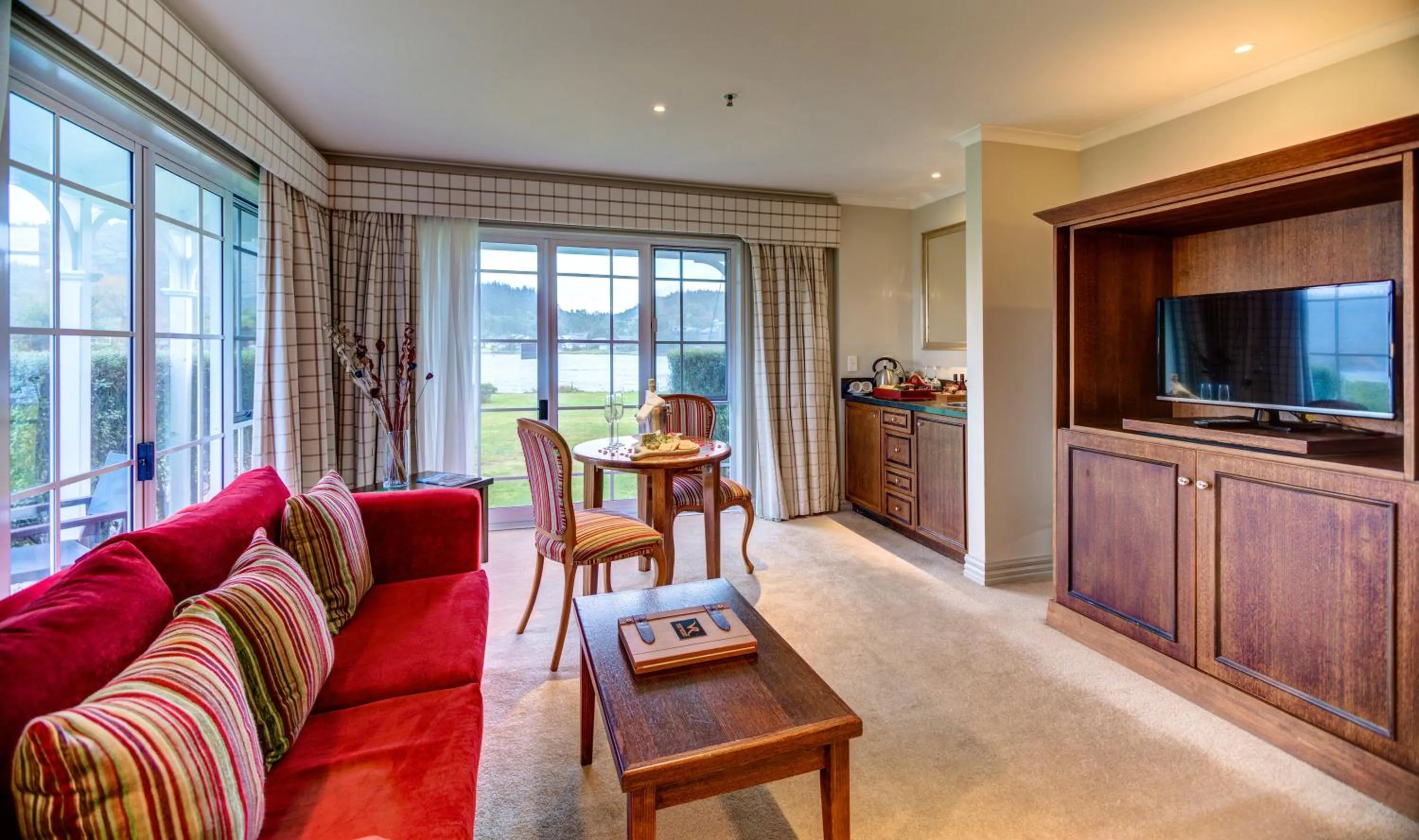 TV and multimedia in VR Rotorua Lake Resort