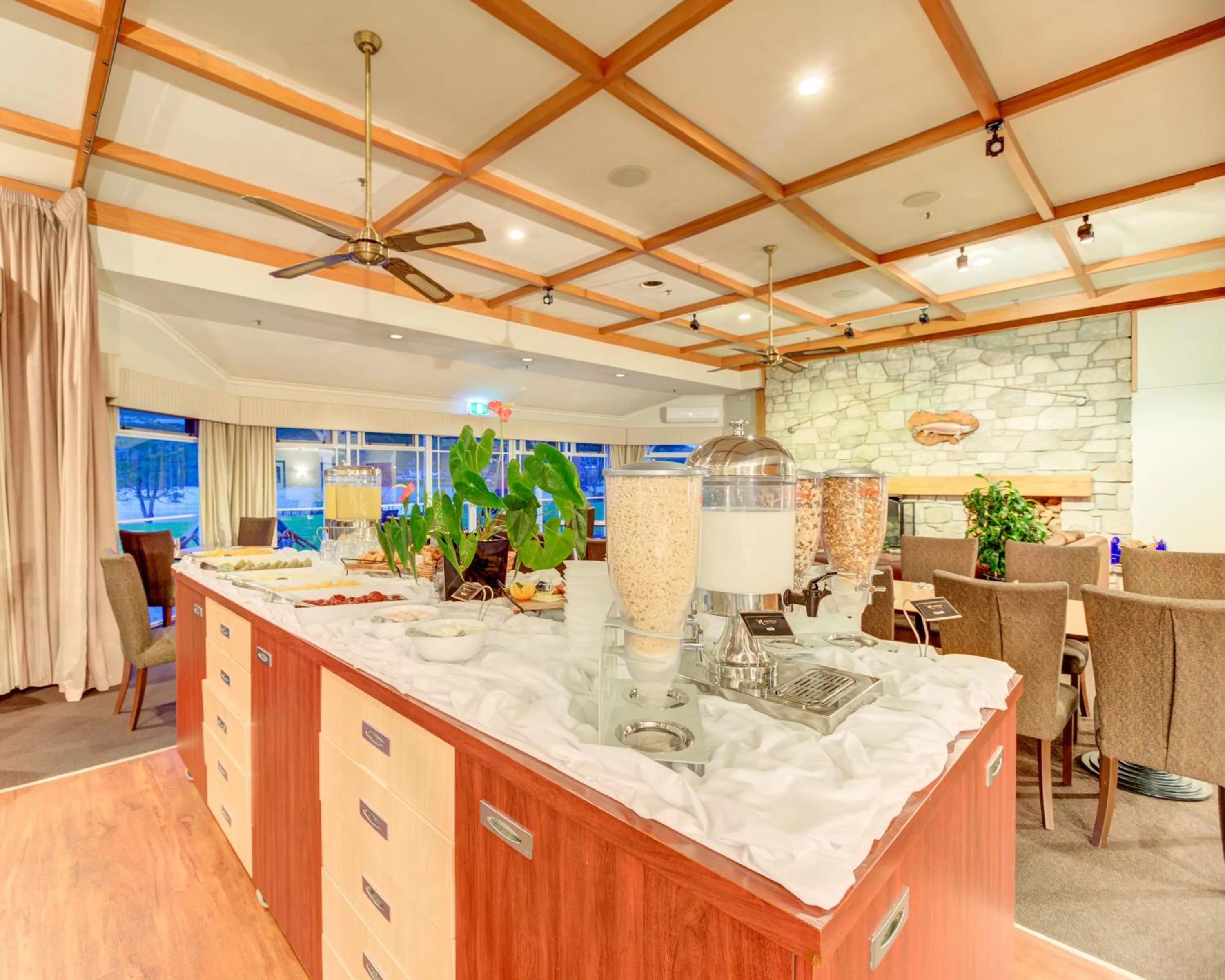 Buffet breakfast in VR Rotorua Lake Resort