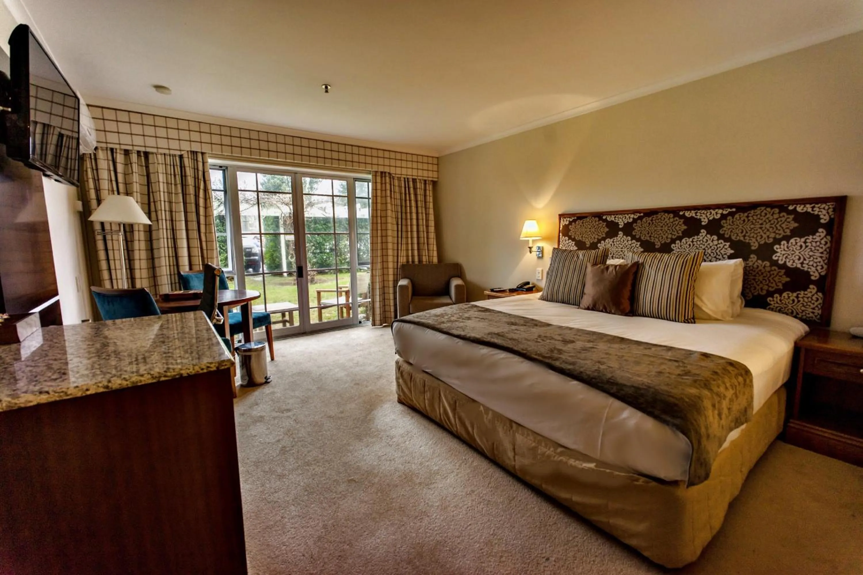 Decorative detail, Bed in VR Rotorua Lake Resort