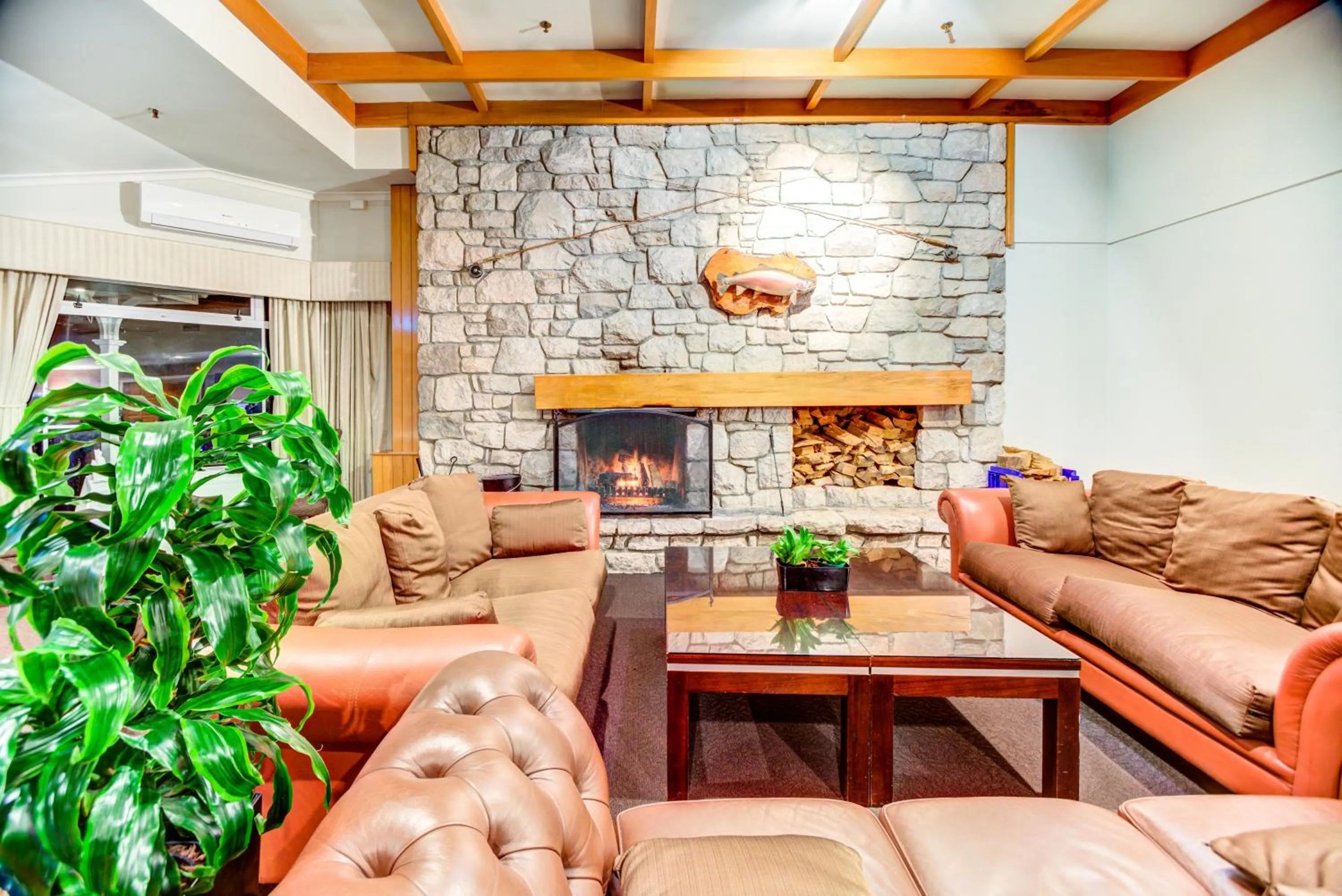 Lounge or bar in VR Rotorua Lake Resort