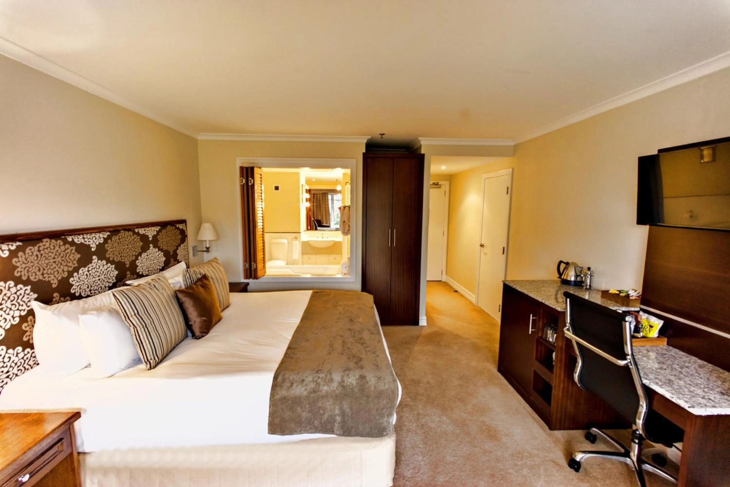 Decorative detail, Bed in VR Rotorua Lake Resort