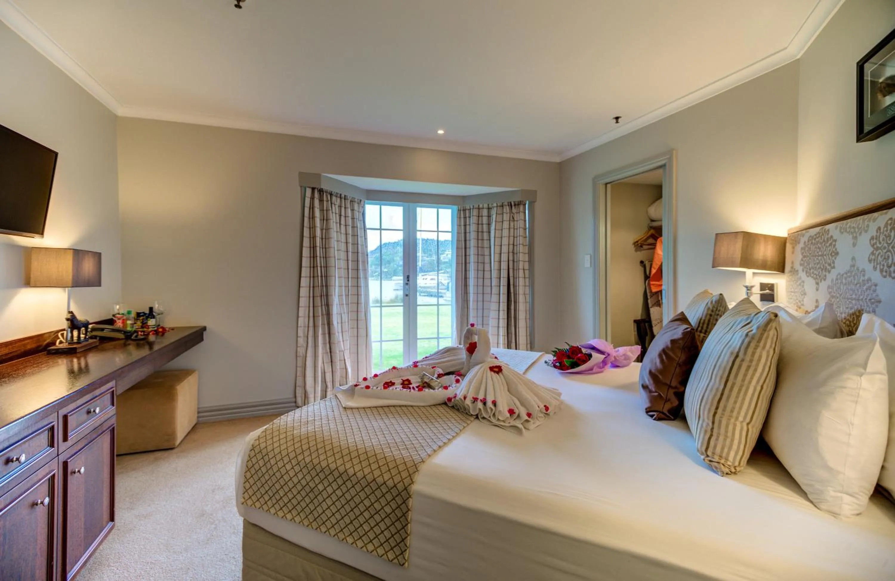 Bedroom, Bed in VR Rotorua Lake Resort