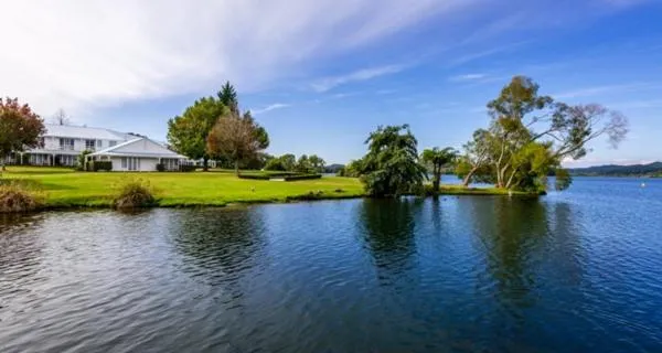 Lake view in VR Rotorua Lake Resort