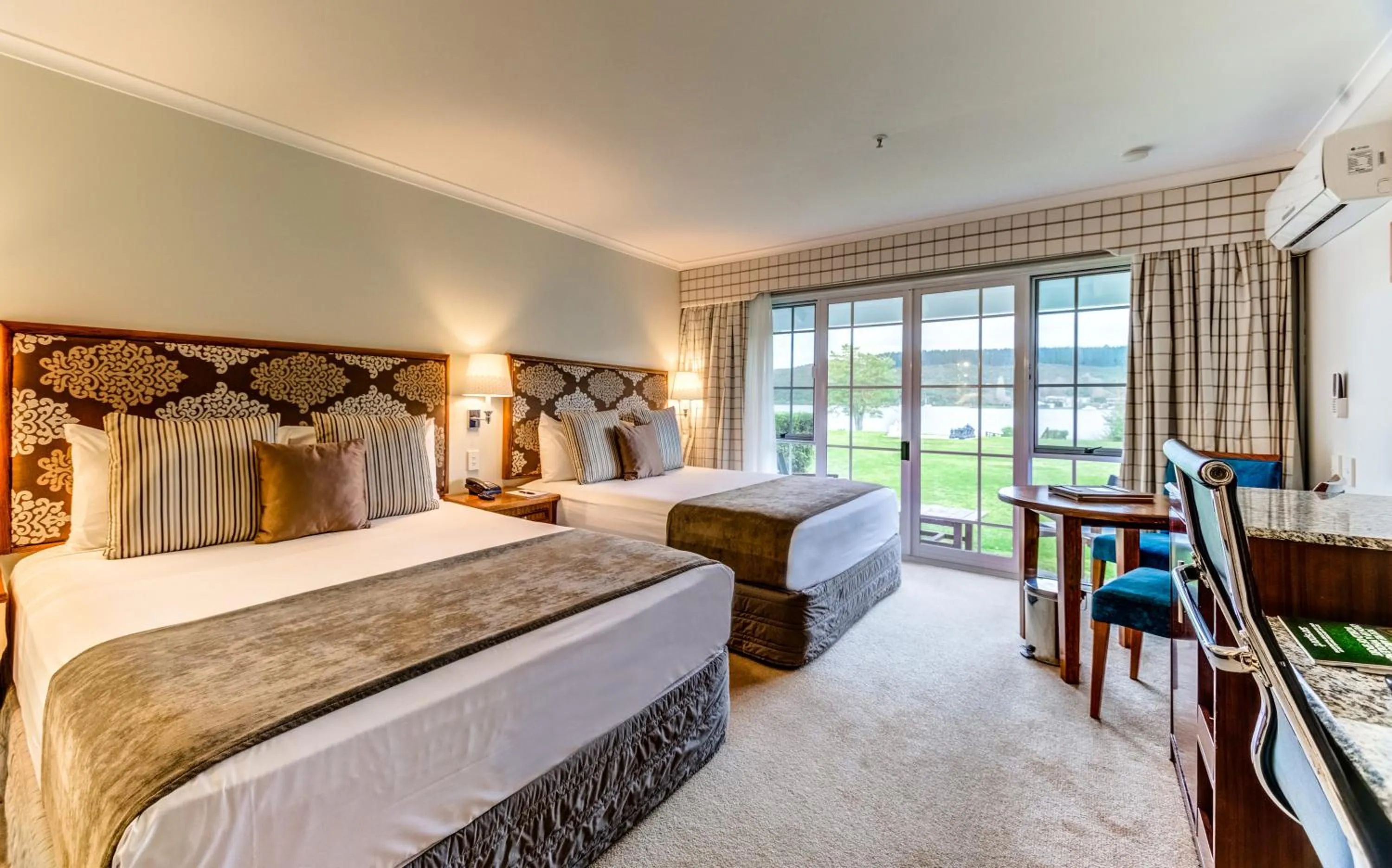 Photo of the whole room, Bed in VR Rotorua Lake Resort