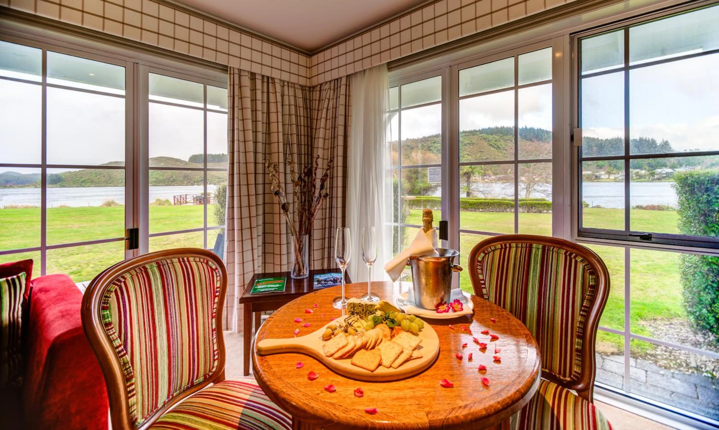 Dining area in VR Rotorua Lake Resort