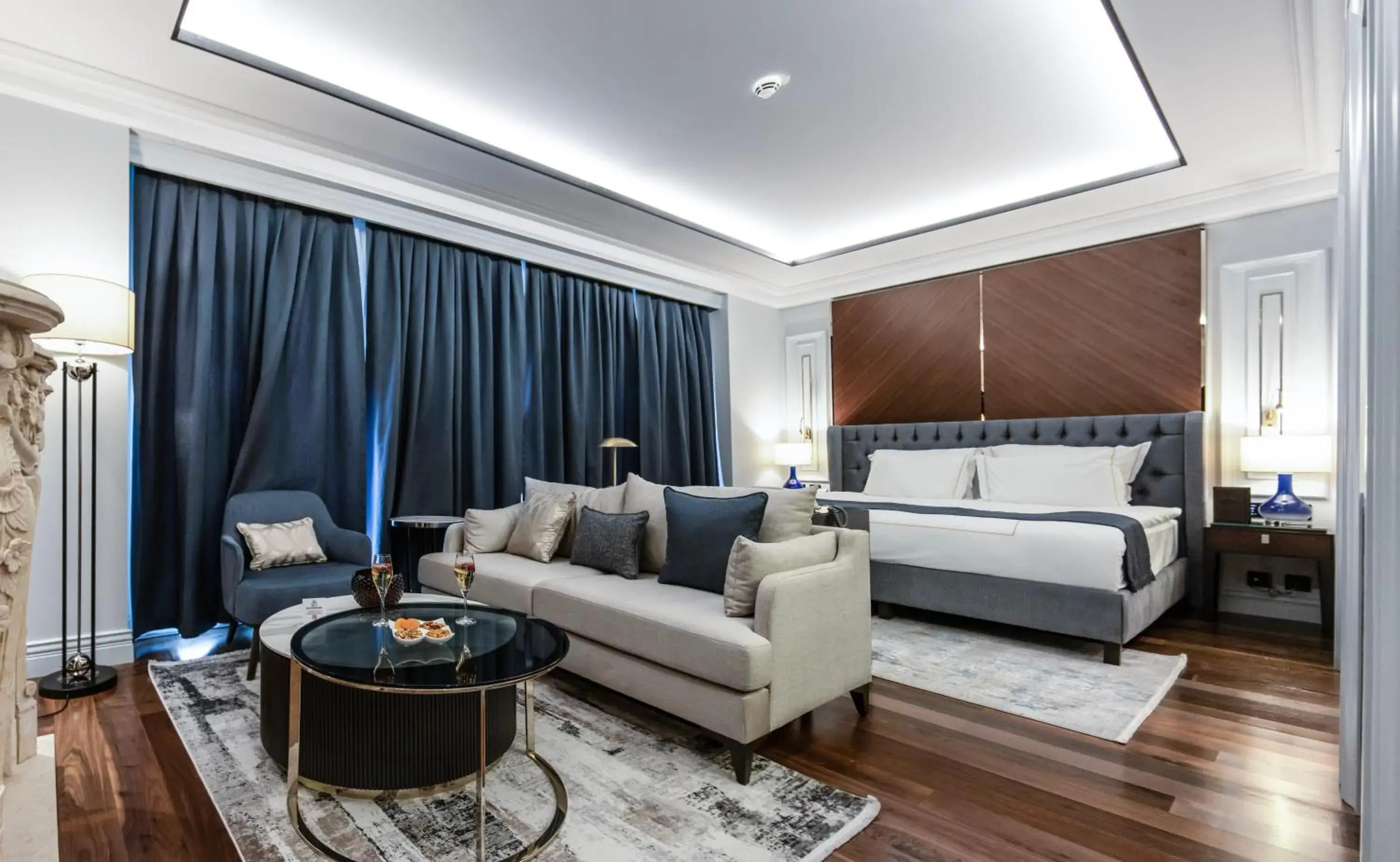 Premier King Suite with City View in Xheko Imperial Luxury Hotel & SPA Premier King Suite with City View in Xheko Imperial Luxury Hotel & SPA