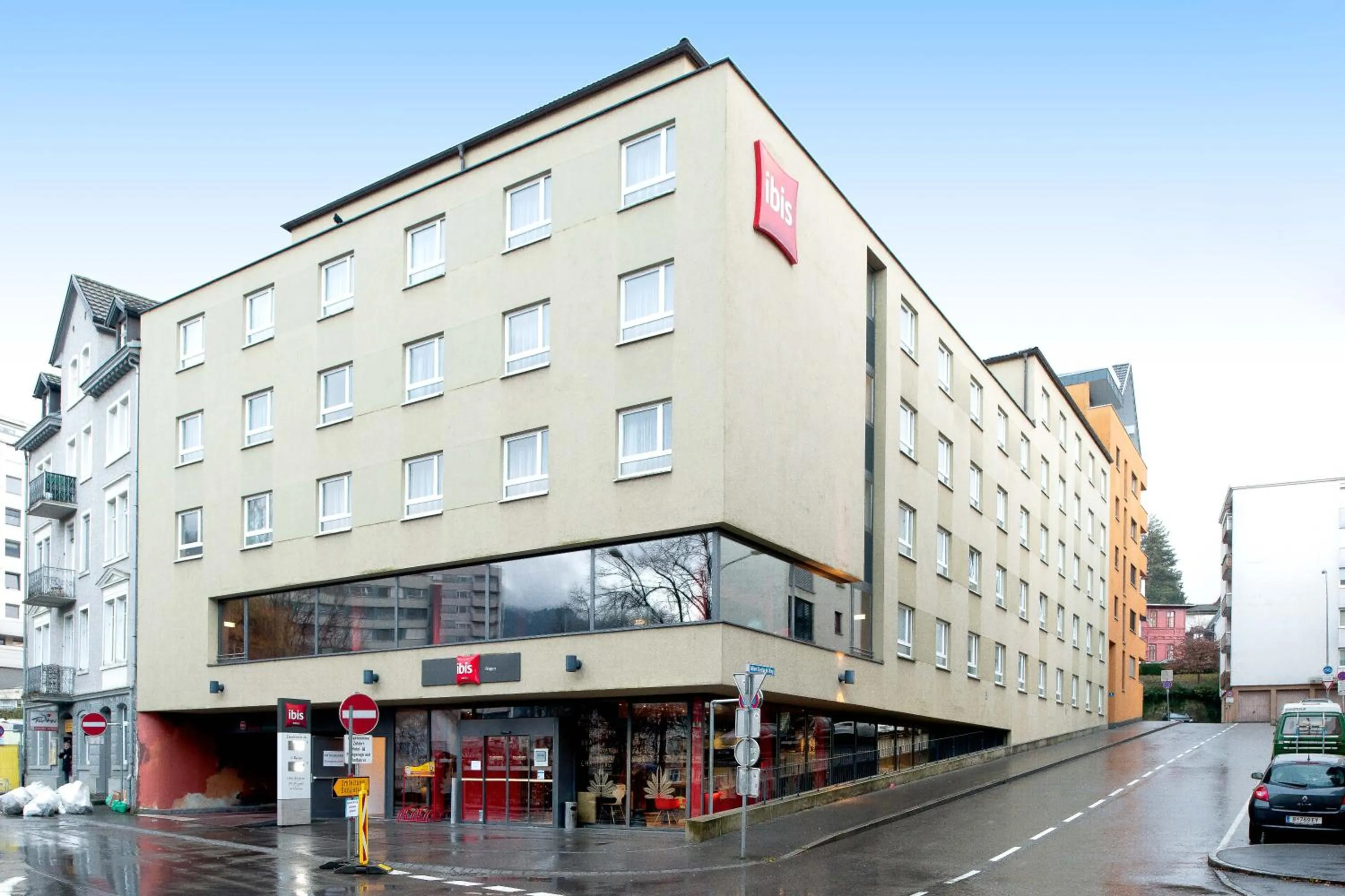 Facade/entrance in Hotel Ibis Bregenz
