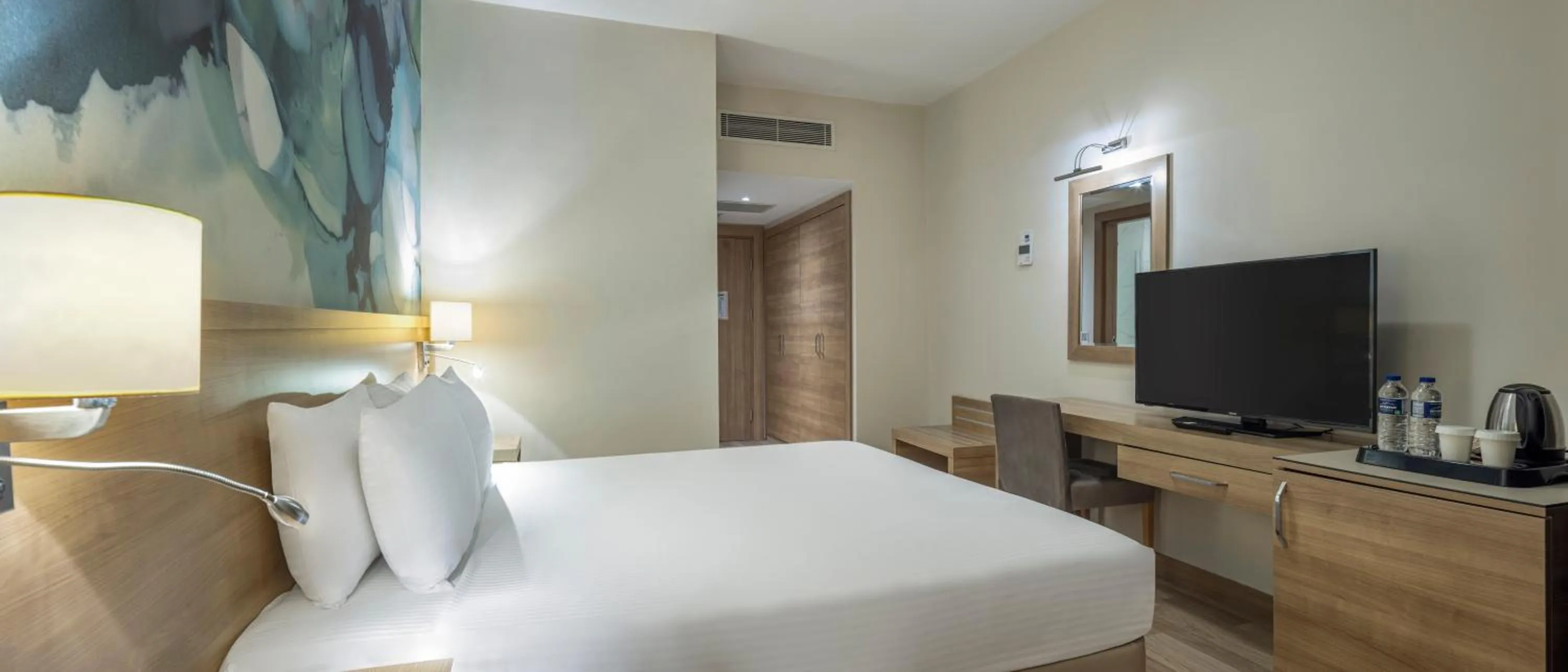 Massage, Bed in Wyndham Garden Lara