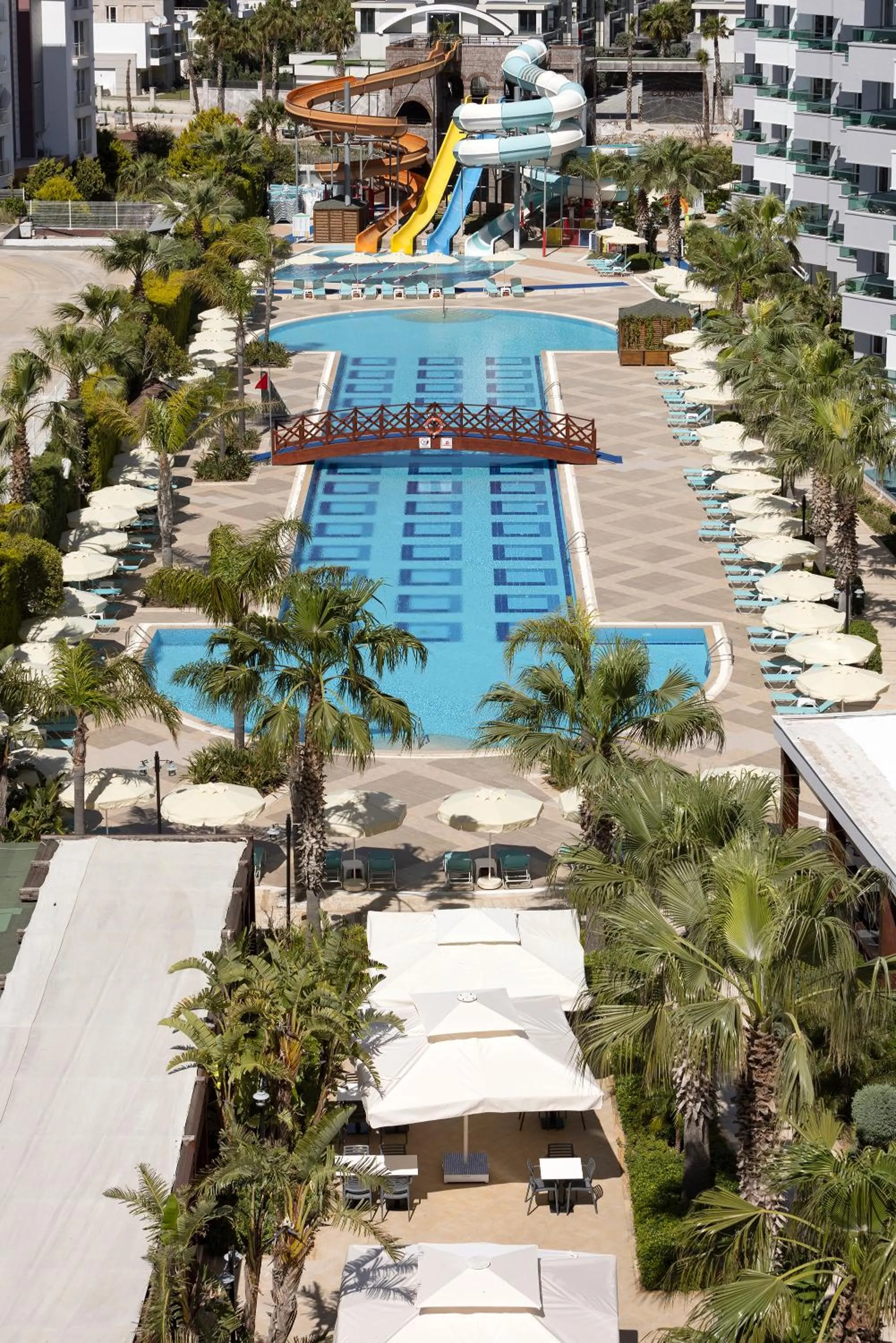 Swimming pool in Wyndham Garden Lara