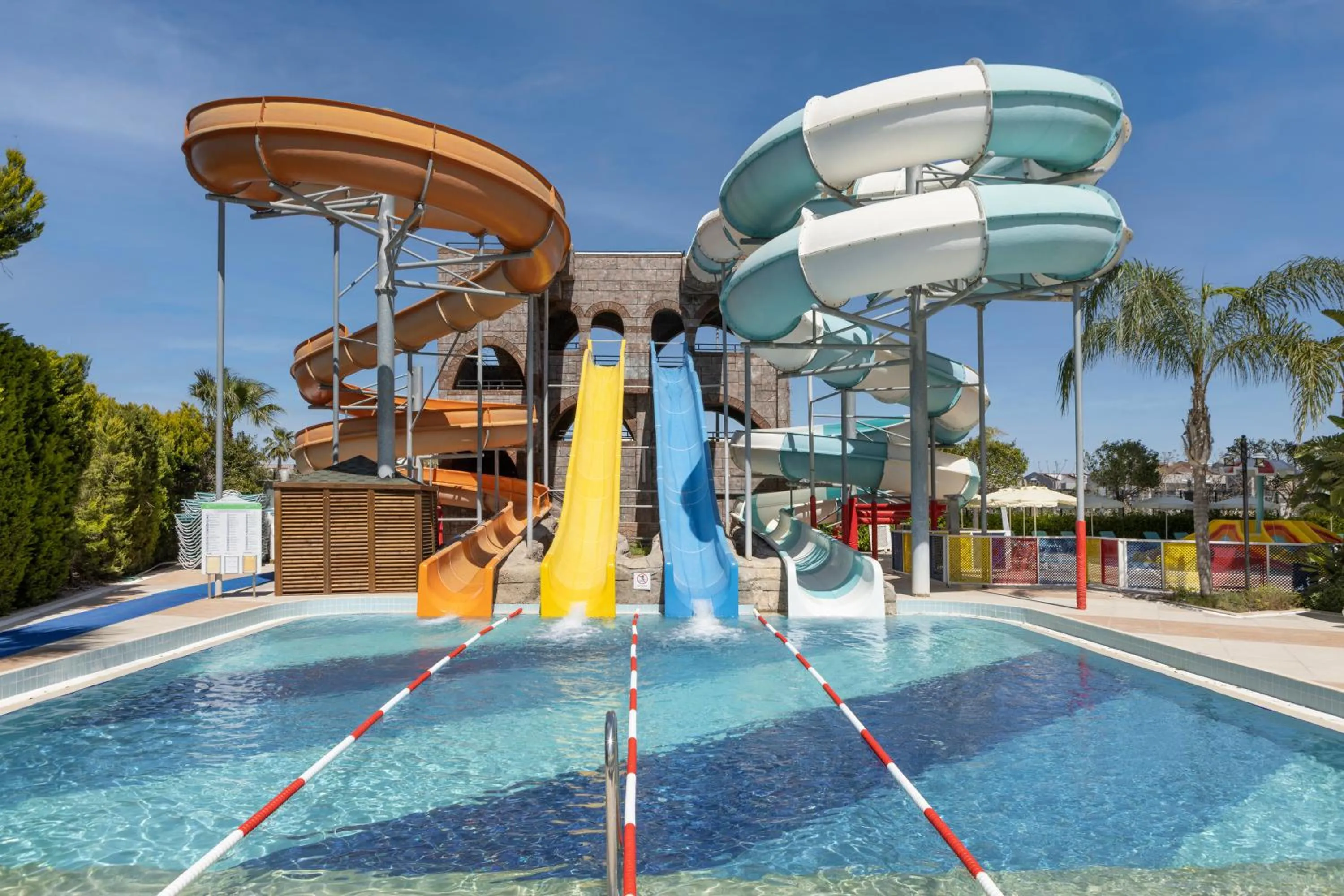 Swimming pool in Wyndham Garden Lara