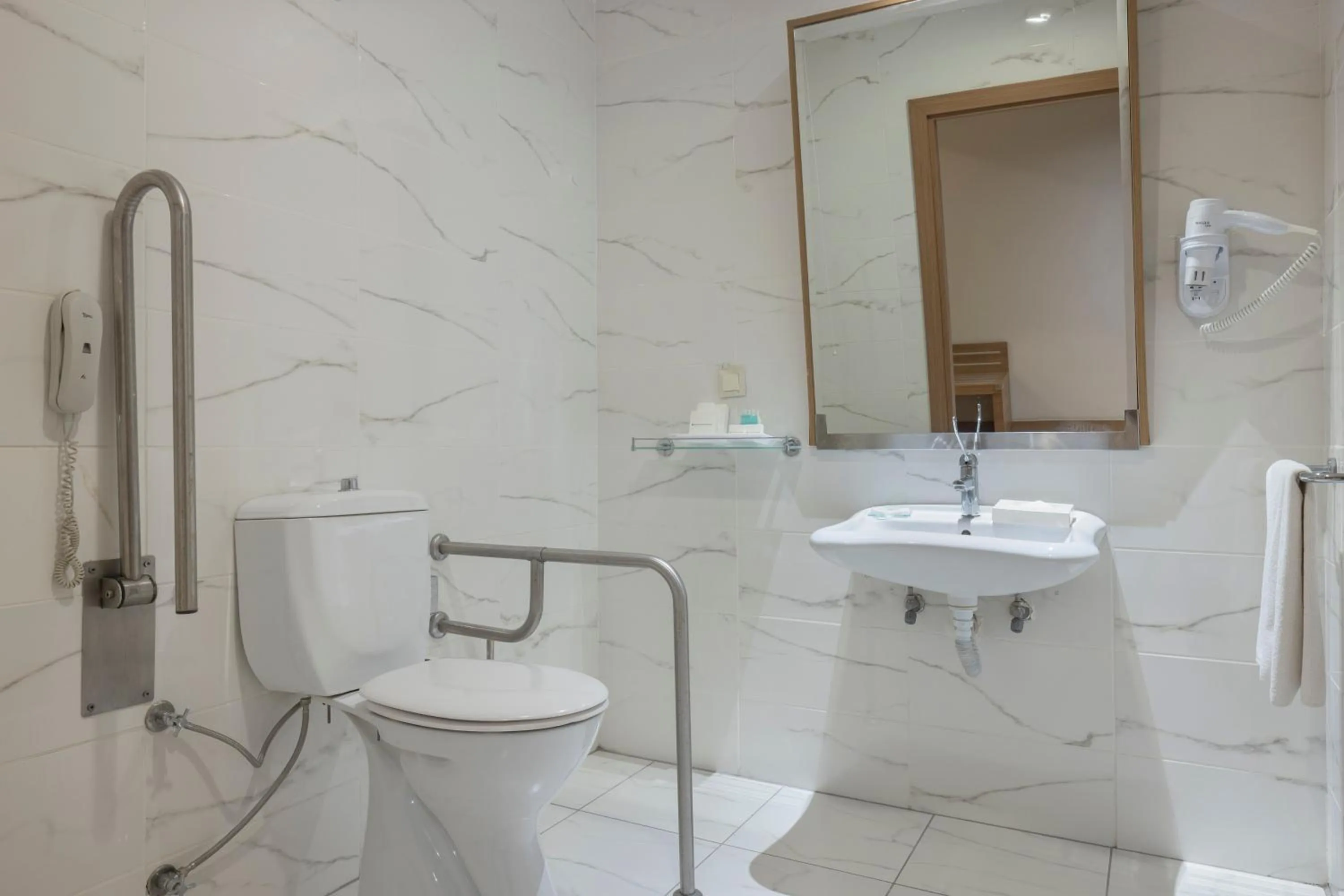 Bathroom in Wyndham Garden Lara