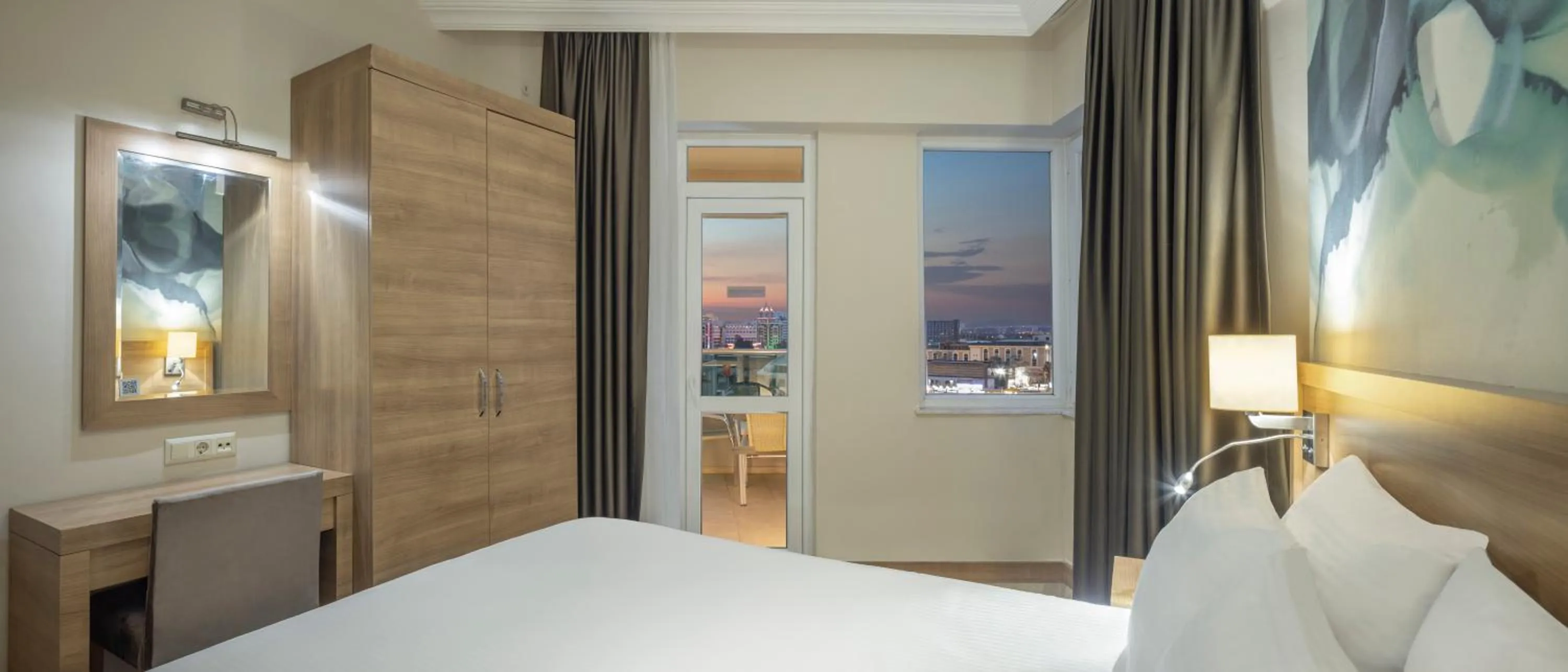 Massage, Bed in Wyndham Garden Lara