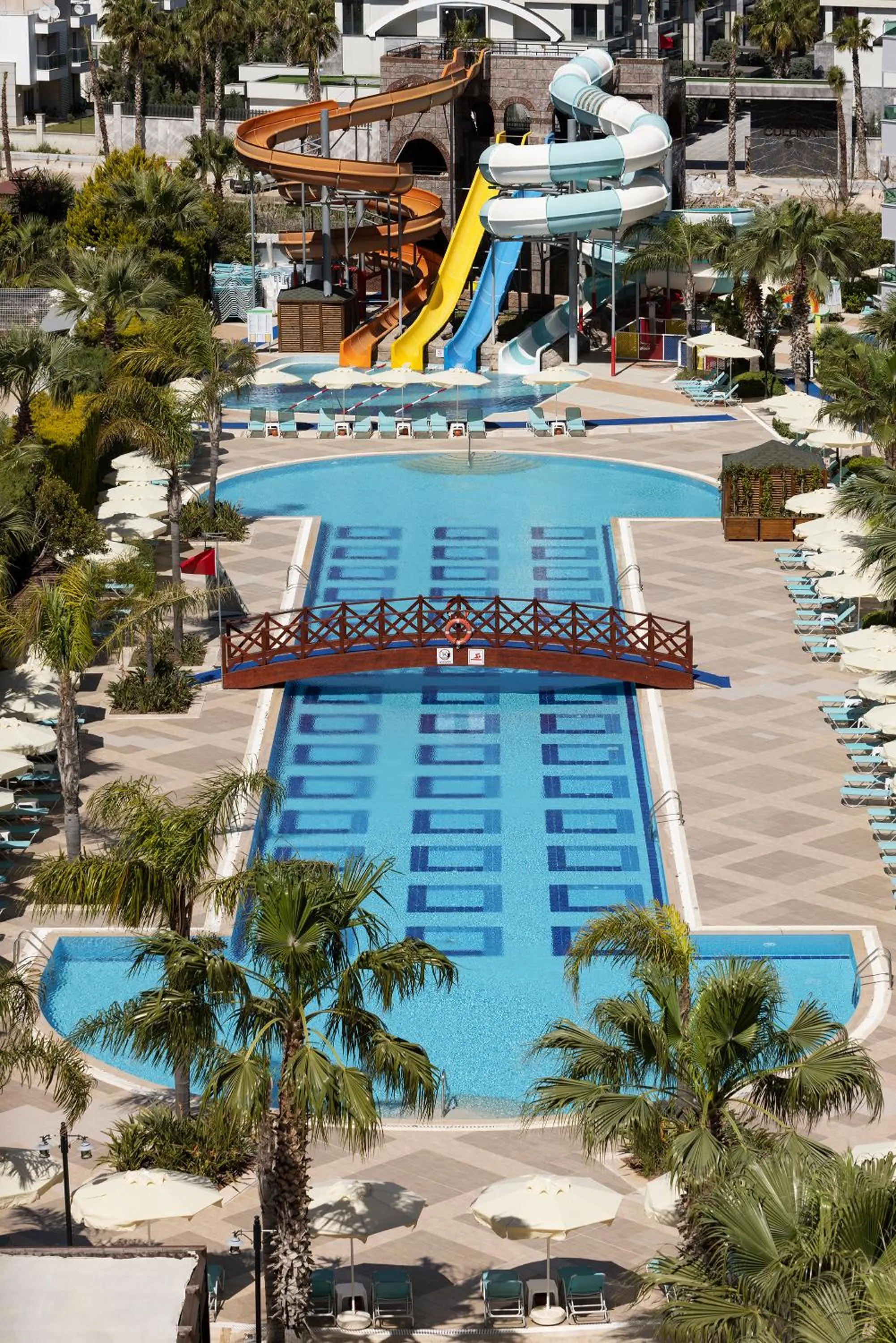 Swimming pool in Wyndham Garden Lara