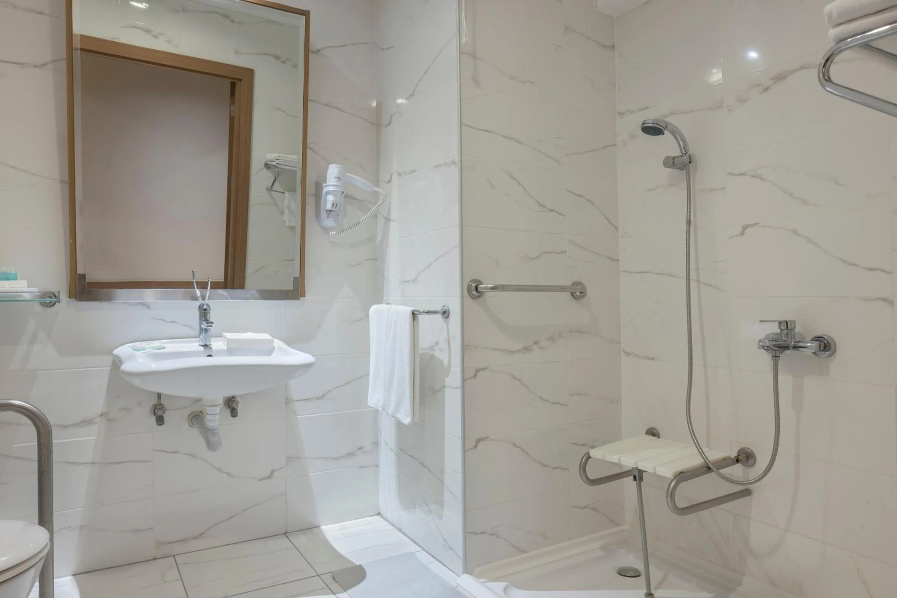 Bathroom in Wyndham Garden Lara