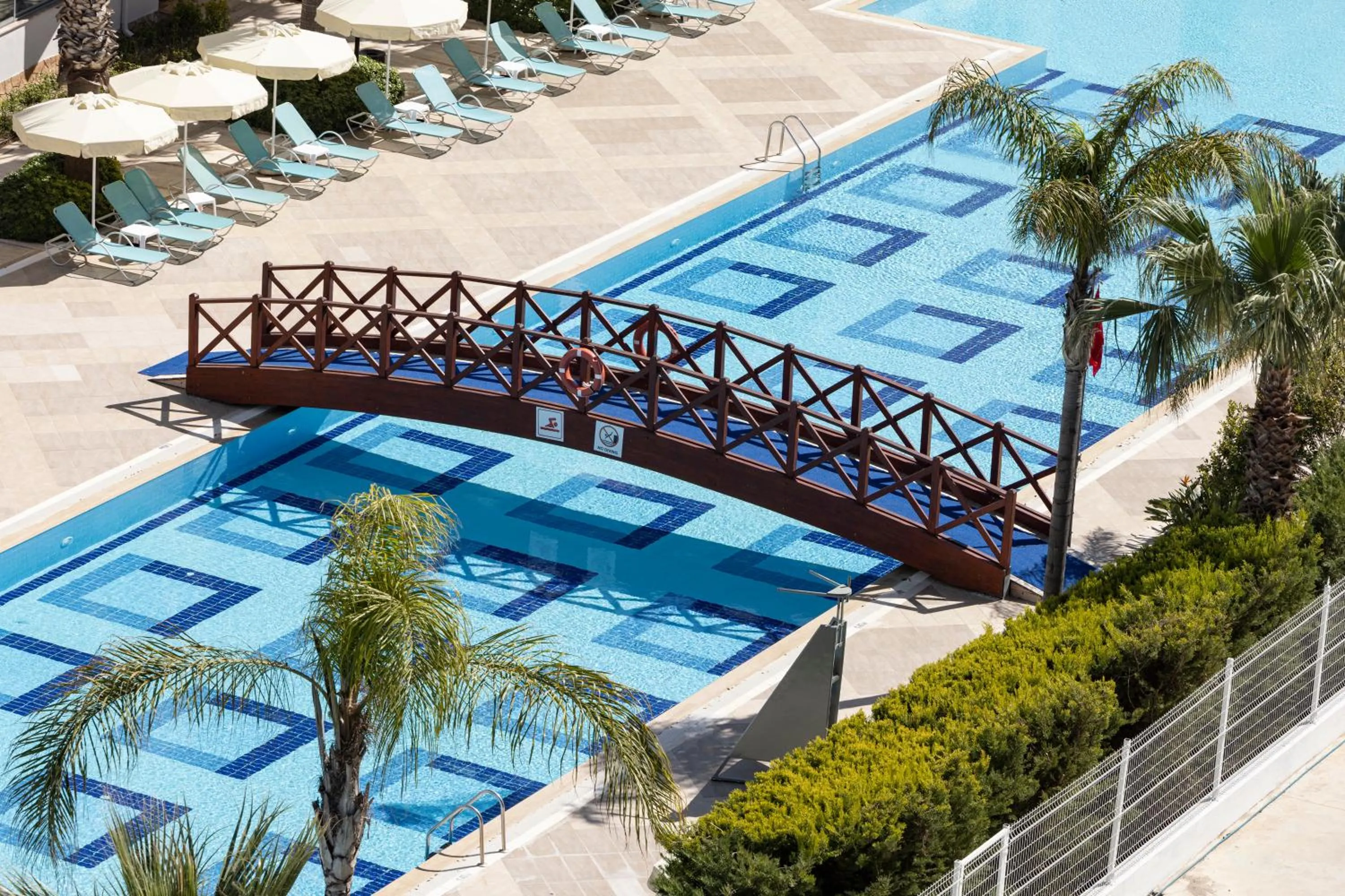 Swimming pool in Wyndham Garden Lara