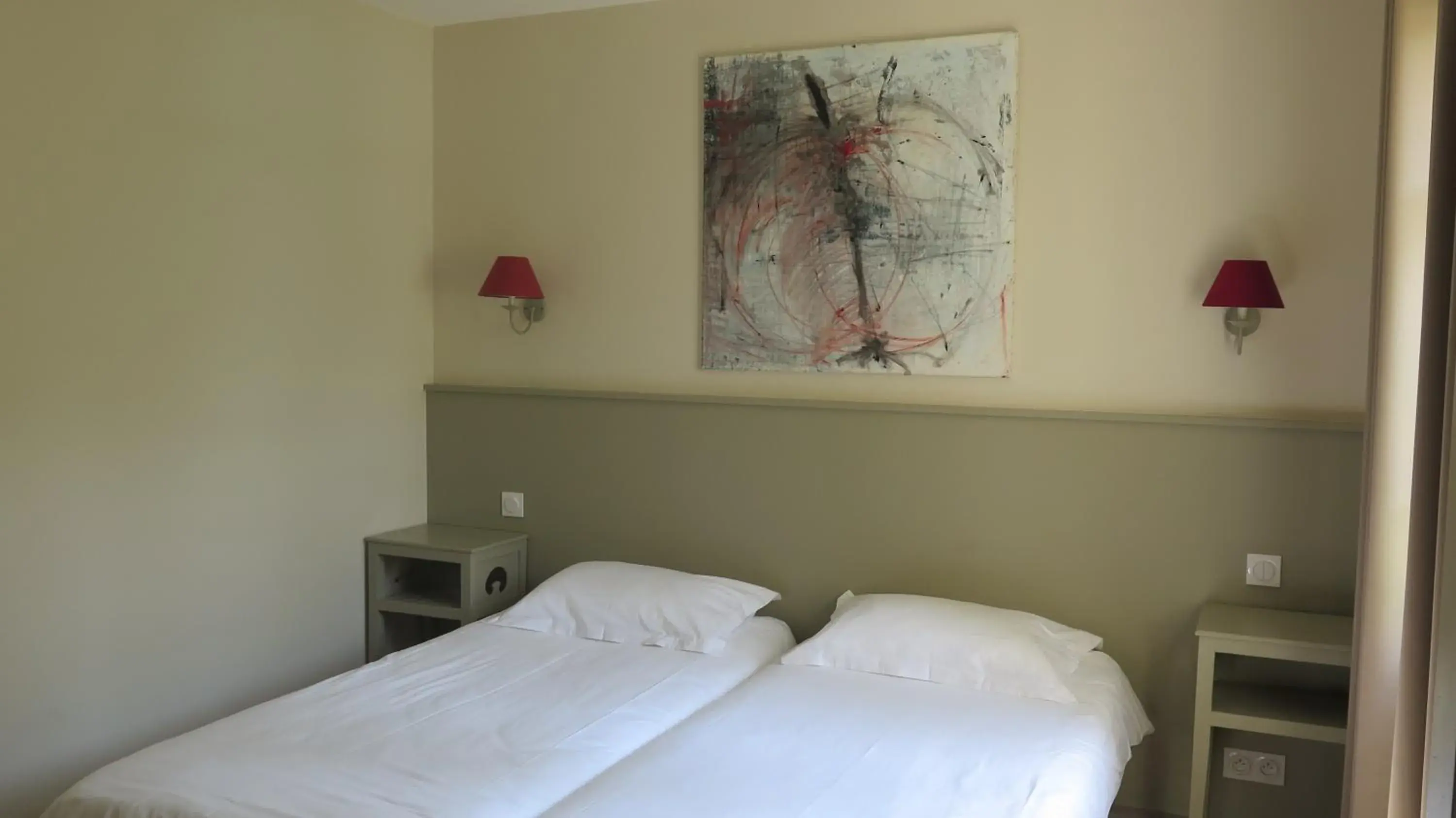 Small Double Room in La Garance Small Double Room in La Garance