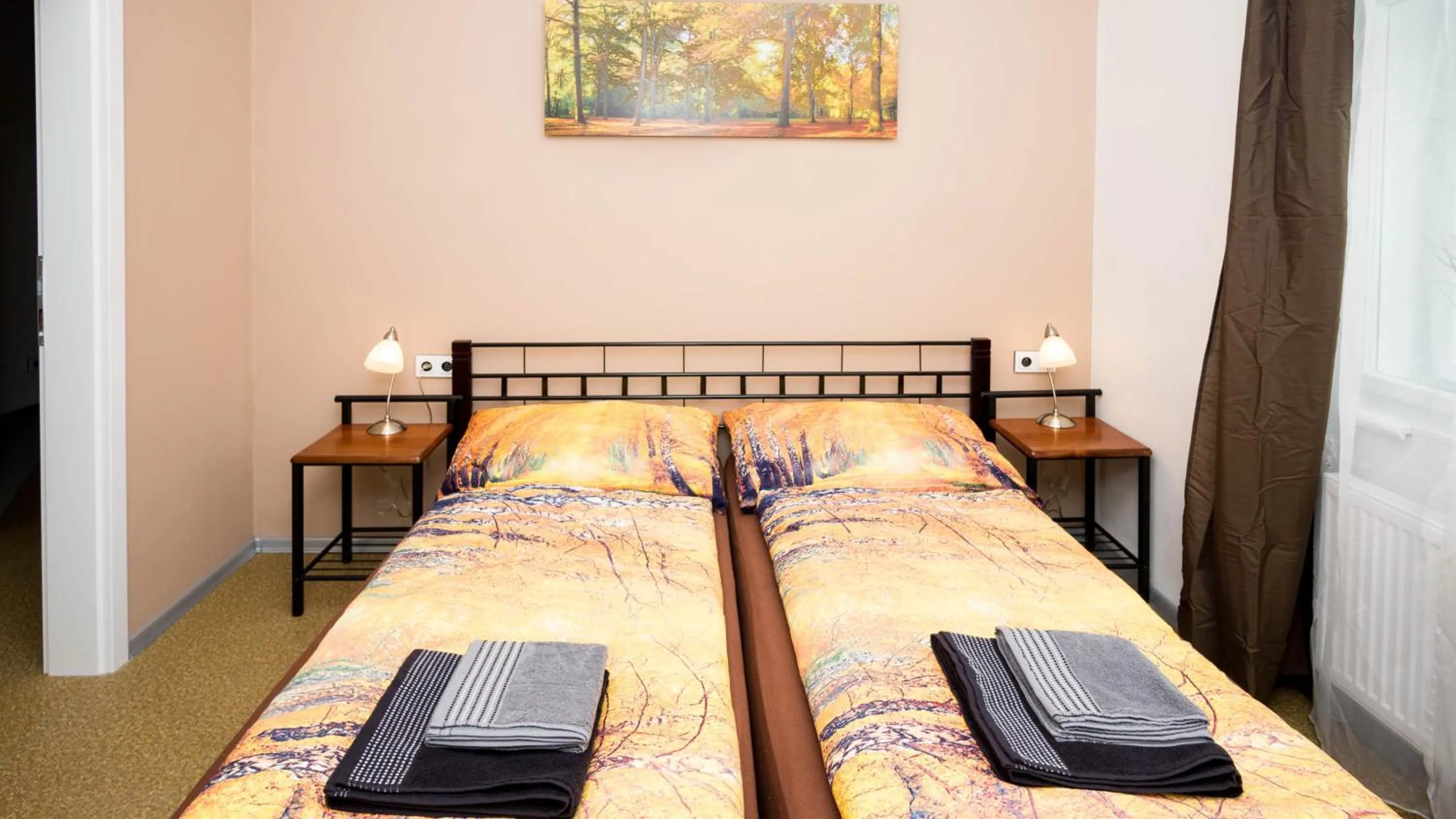 Bed in Apartment Four Year Seasons - WALKABLE TO CENTRE, METRO AND RIVERSIDE