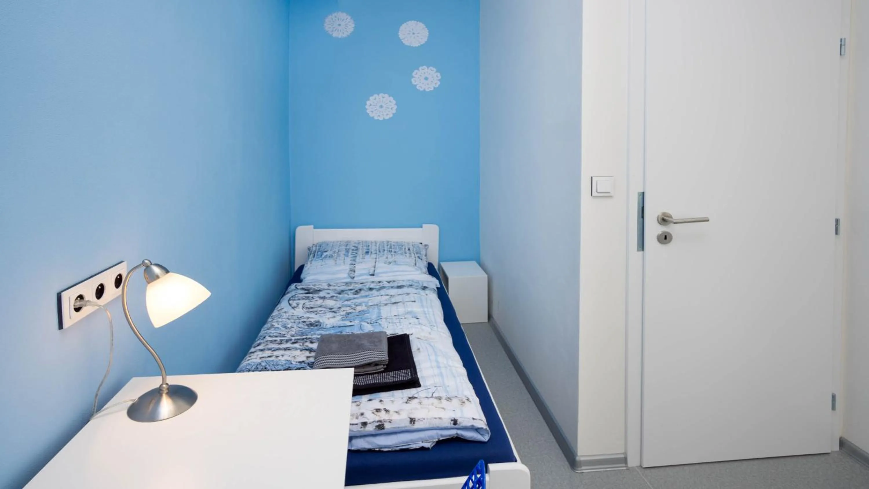 Bed in Apartment Four Year Seasons - WALKABLE TO CENTRE, METRO AND RIVERSIDE